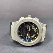 Vandross A1223 wristwatch features a stainless steel back with a silver and black finish for a versatile look.