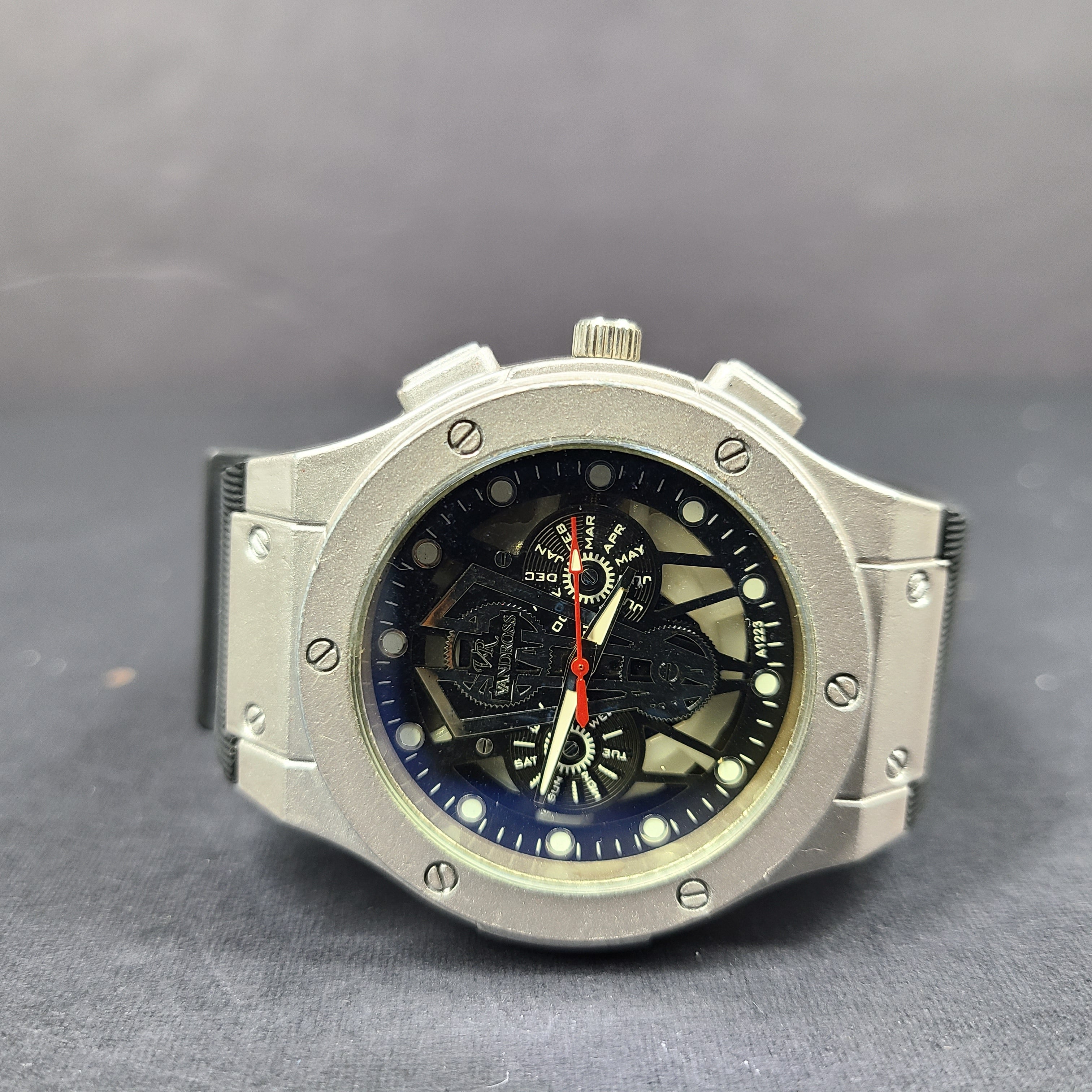 Vandross A1223 wristwatch features a stainless steel back with a silver and black finish for a versatile look.