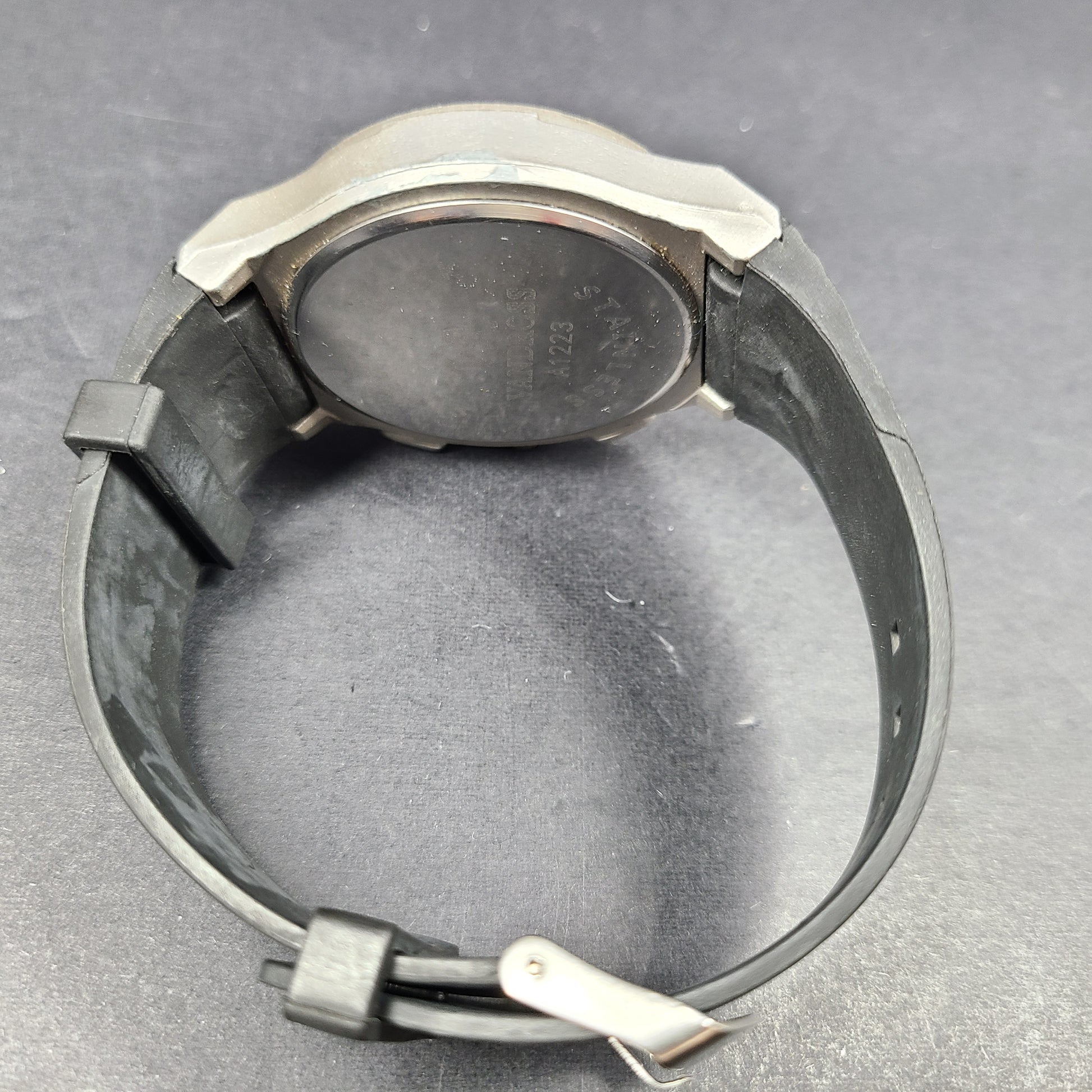 Vandross A1223 wristwatch features a stainless steel back with a silver and black finish for a versatile look.