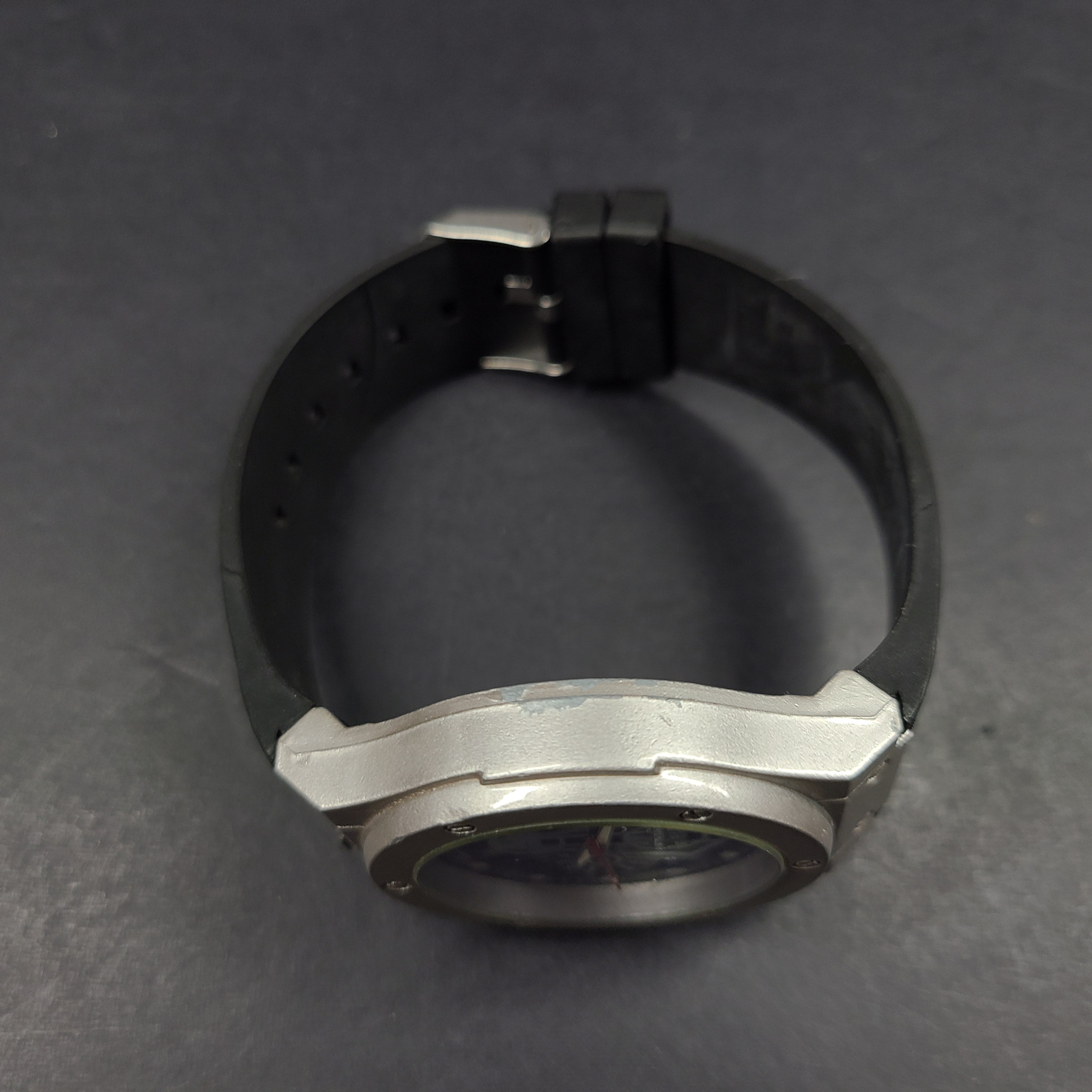 Vandross A1223 wristwatch features a stainless steel back with a silver and black finish for a versatile look.