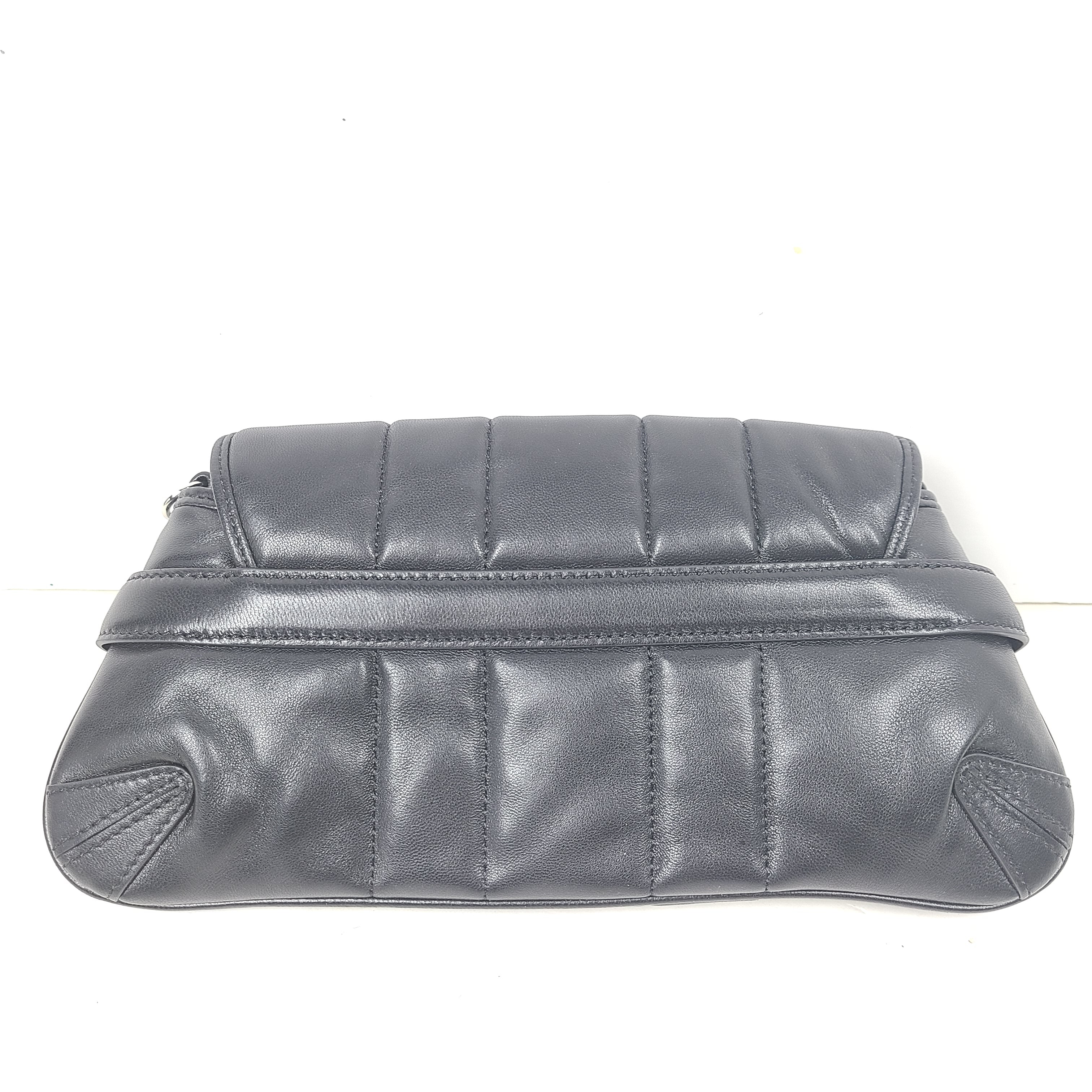 Slim black Gucci 103030 leather handbag with signature interior logo and versatile carry options for everyday elegance.