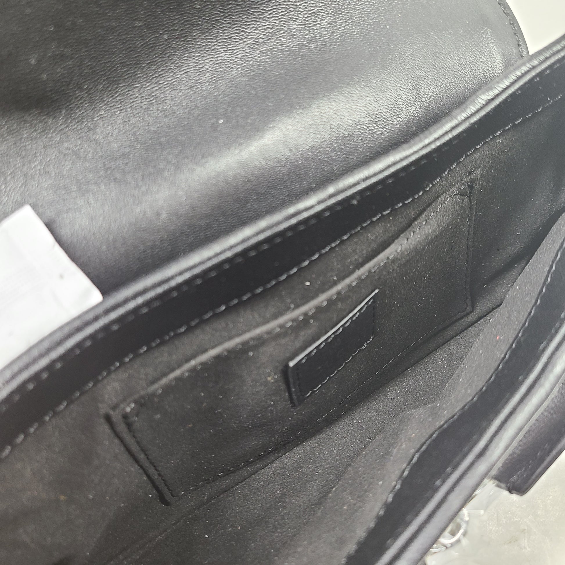 Slim black Gucci 103030 leather handbag with signature interior logo and versatile carry options for everyday elegance.