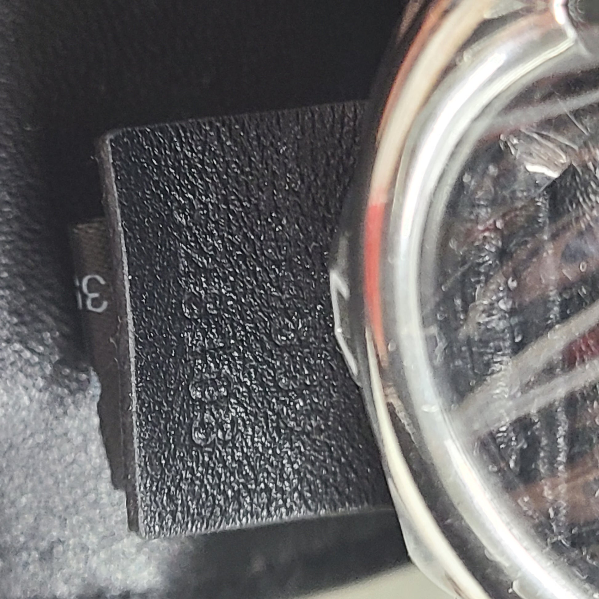 Slim black Gucci 103030 leather handbag with signature interior logo and versatile carry options for everyday elegance.