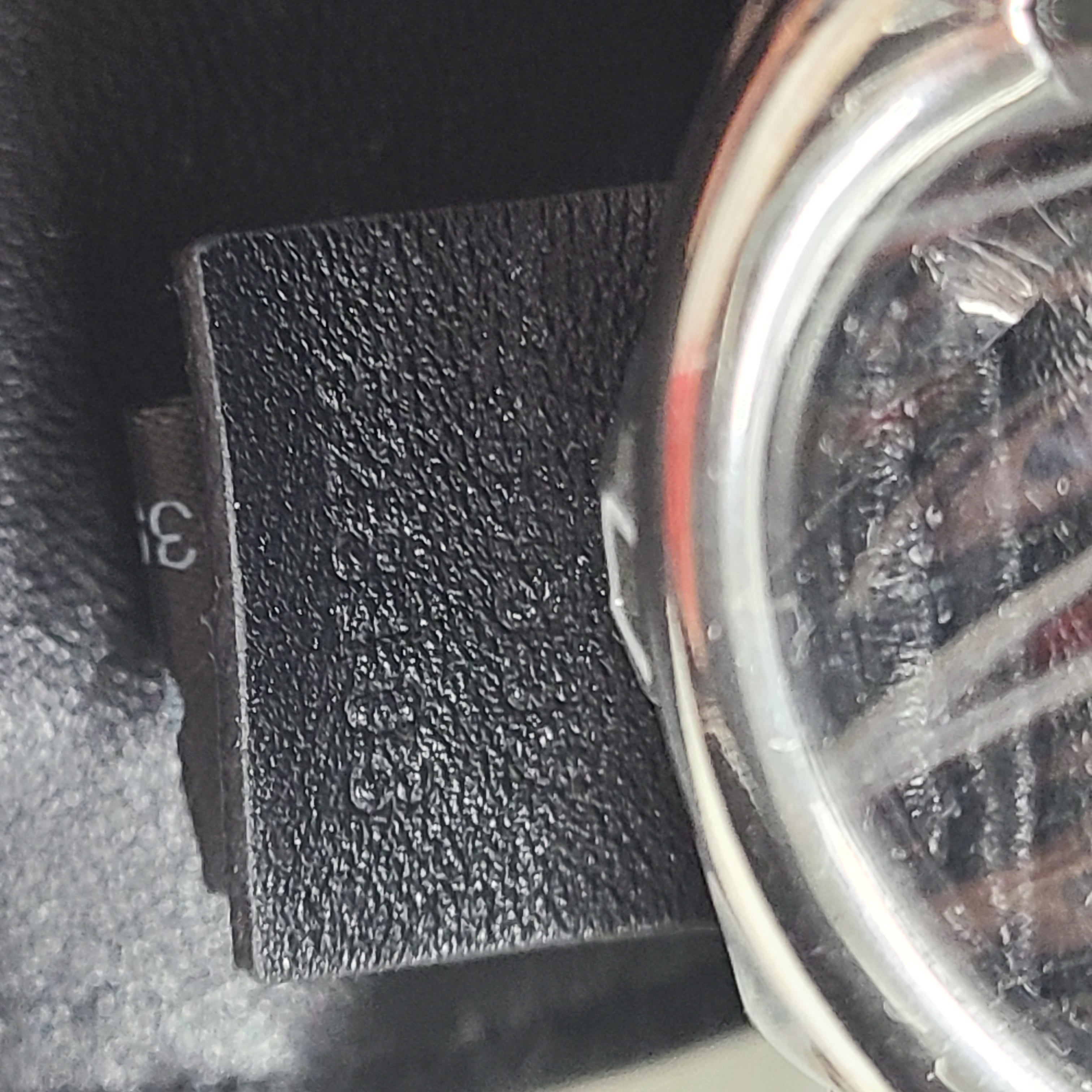 Slim black Gucci 103030 leather handbag with signature interior logo and versatile carry options for everyday elegance.