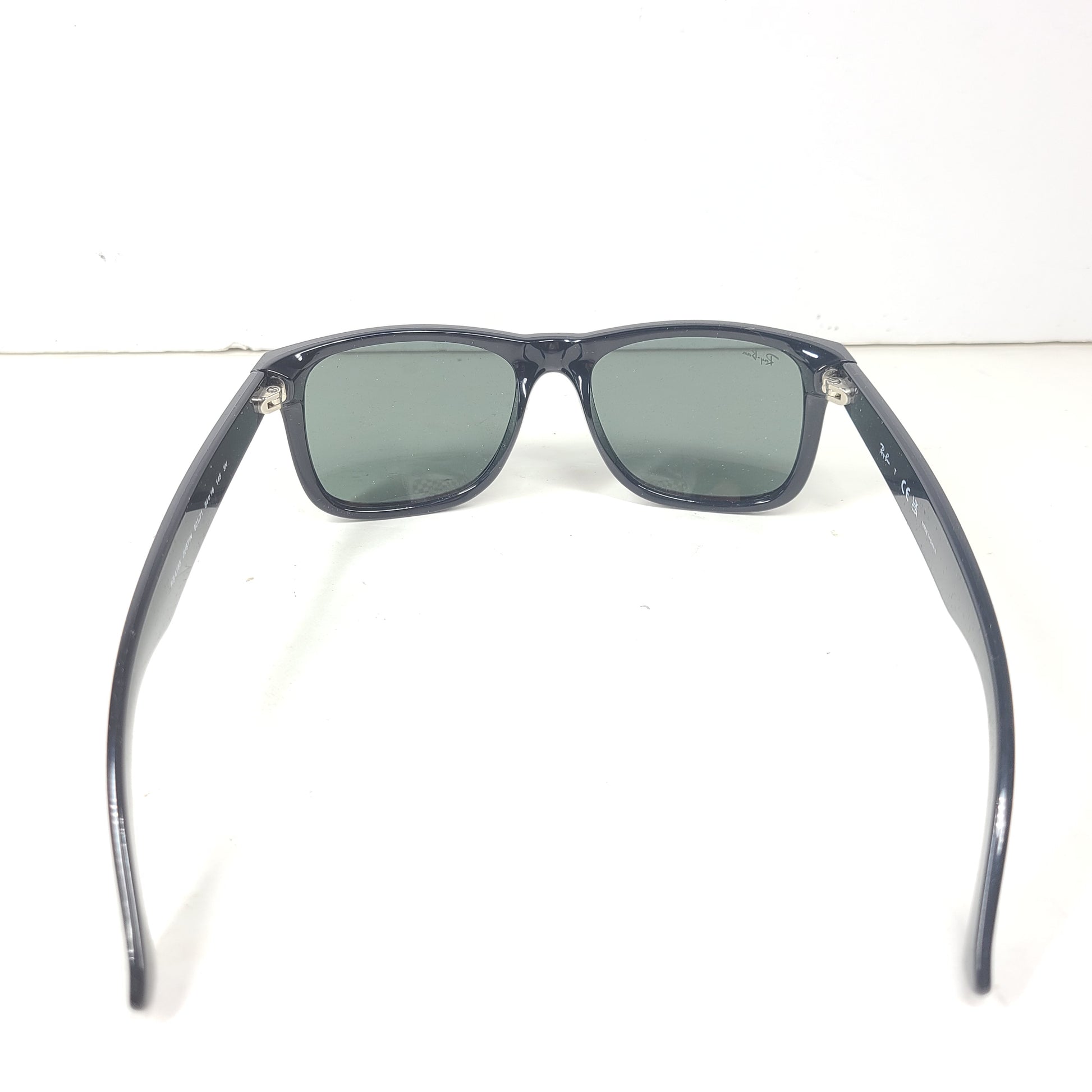 Classic Ray-Ban Justin RB4165 unisex sunglasses in matte black deliver a confident square profile with comfortable all-day wear.