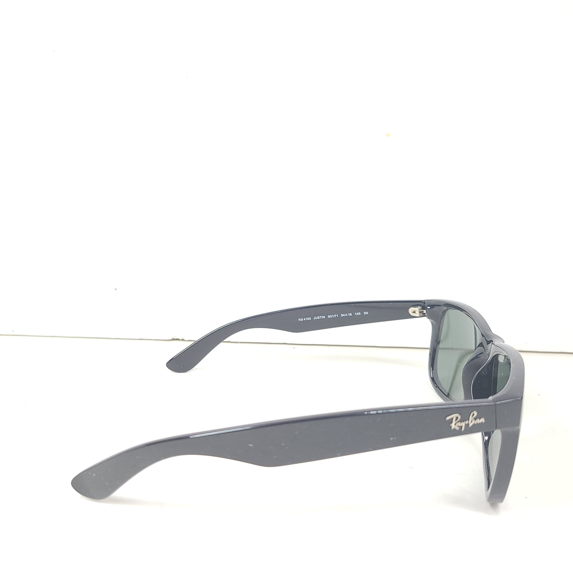 Classic Ray-Ban Justin RB4165 unisex sunglasses in matte black deliver a confident square profile with comfortable all-day wear.
