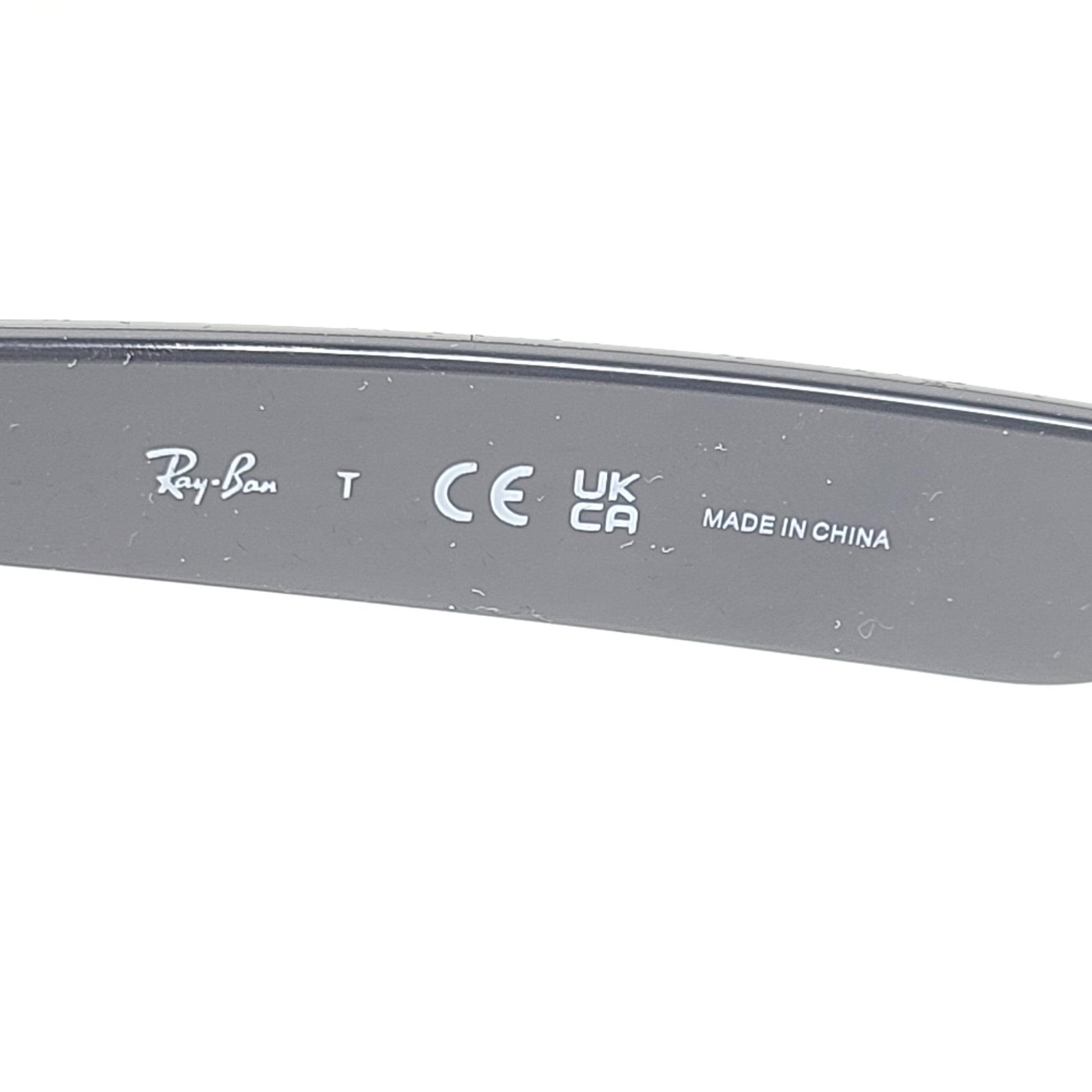 Classic Ray-Ban Justin RB4165 unisex sunglasses in matte black deliver a confident square profile with comfortable all-day wear.
