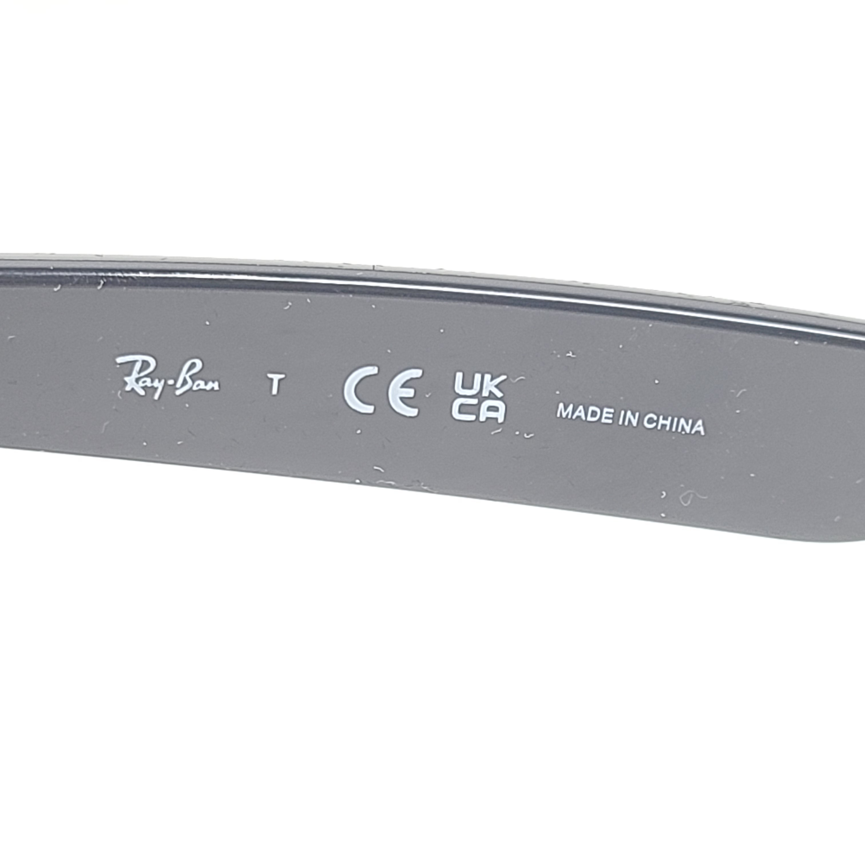 Classic Ray-Ban Justin RB4165 unisex sunglasses in matte black deliver a confident square profile with comfortable all-day wear.