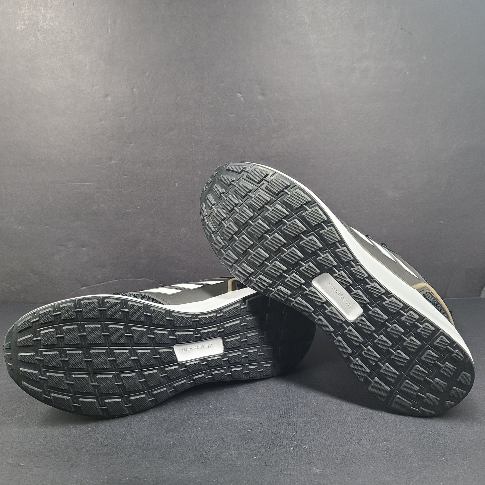Black Adidas Cloudfoam Comfort men's sneakers in US size 11 with a low-profile athletic design.