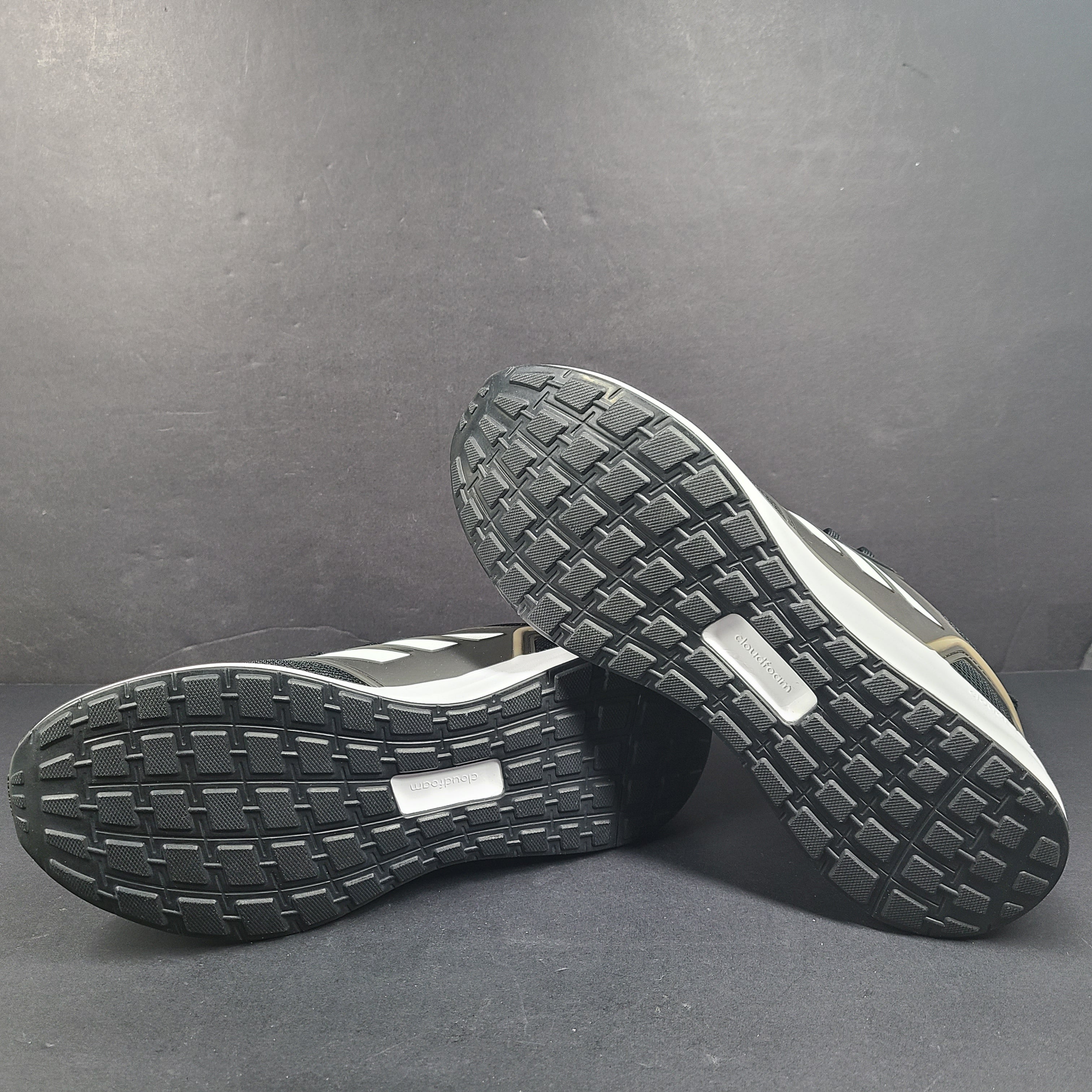 Black Adidas Cloudfoam Comfort men's sneakers in US size 11 with a low-profile athletic design.