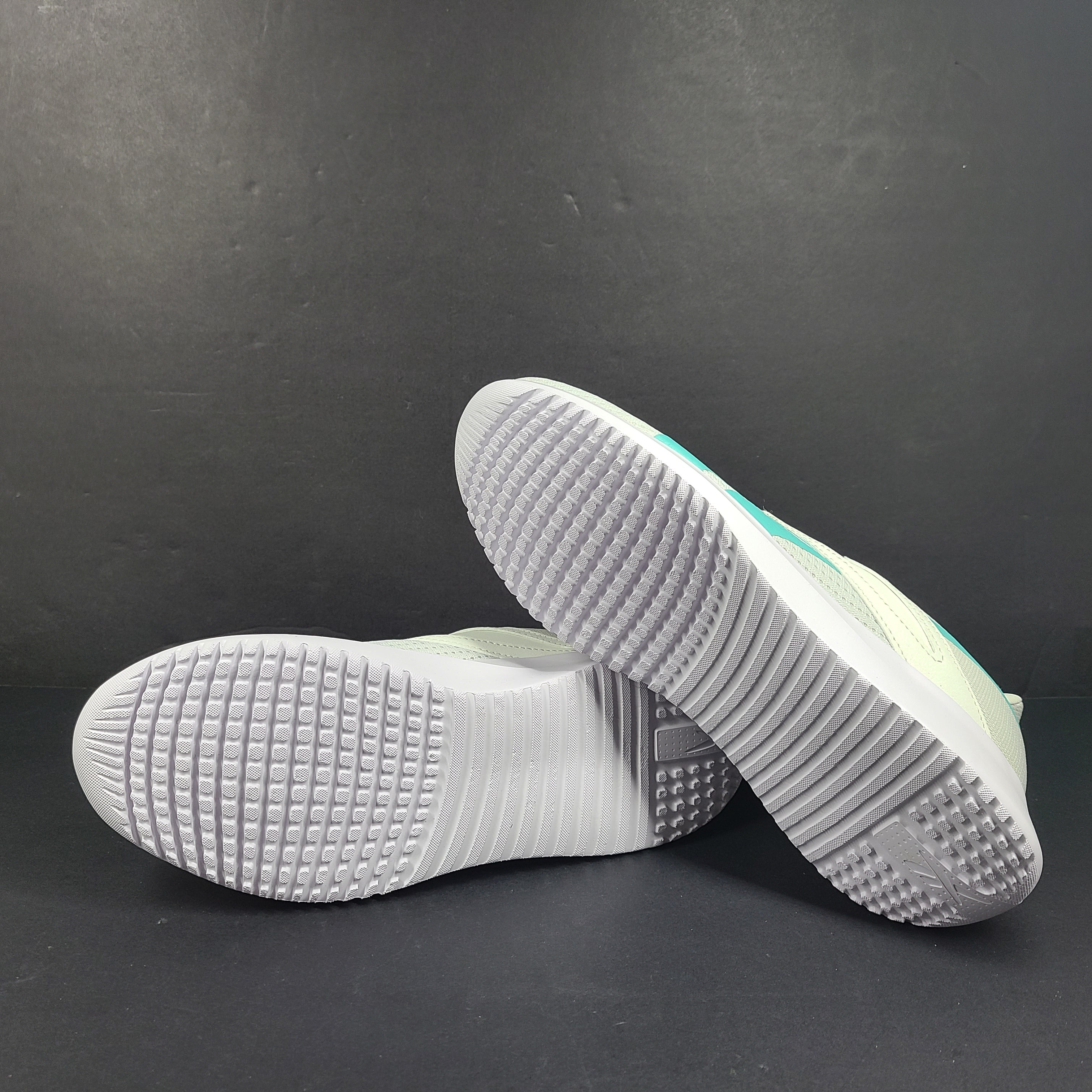 Lightweight Reebok Fluxlite training shoes in gray and teal, US size 9, built for everyday performance.