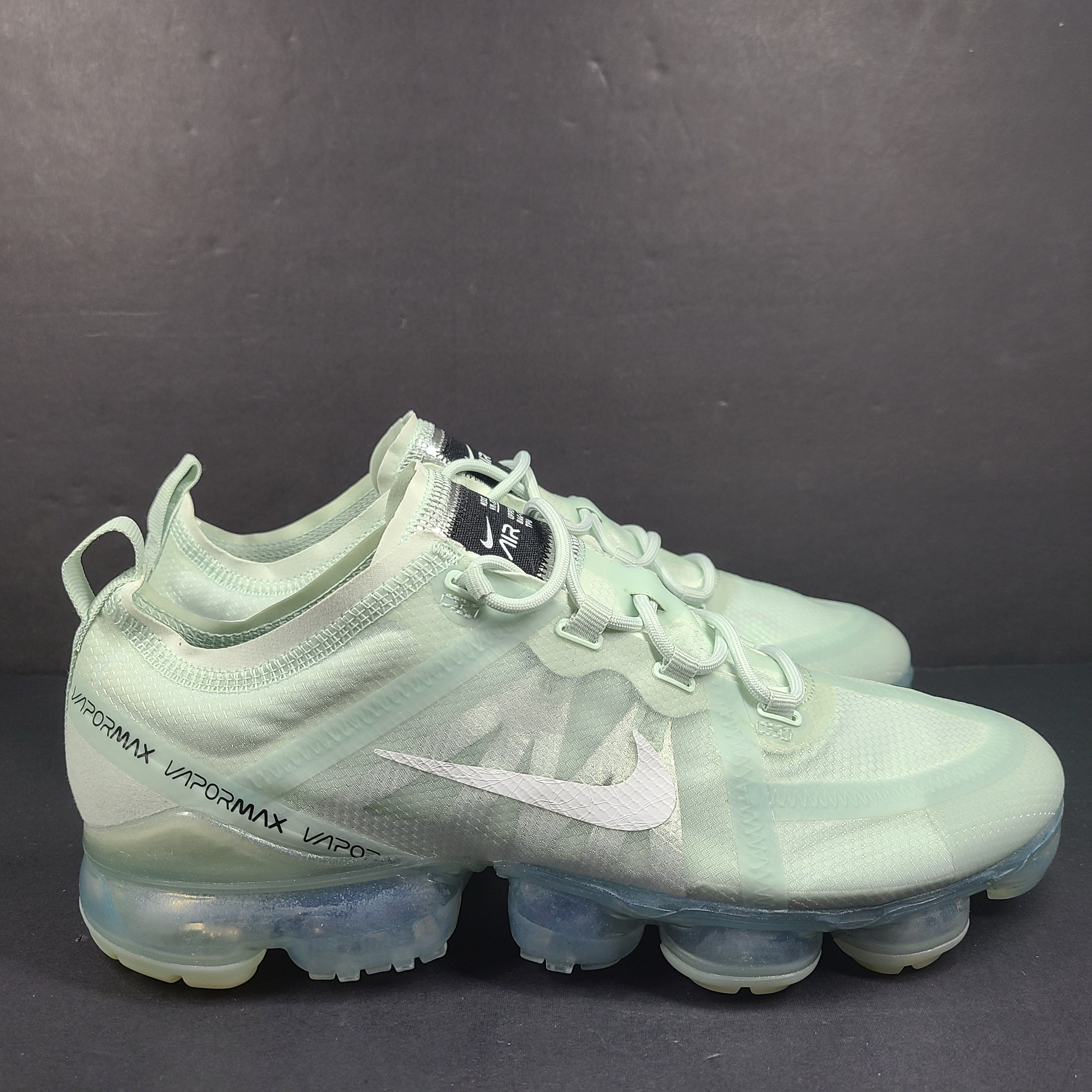 Nike Air VaporMax 2019 in mint green, US 9.5, model AR6631-005 for men.