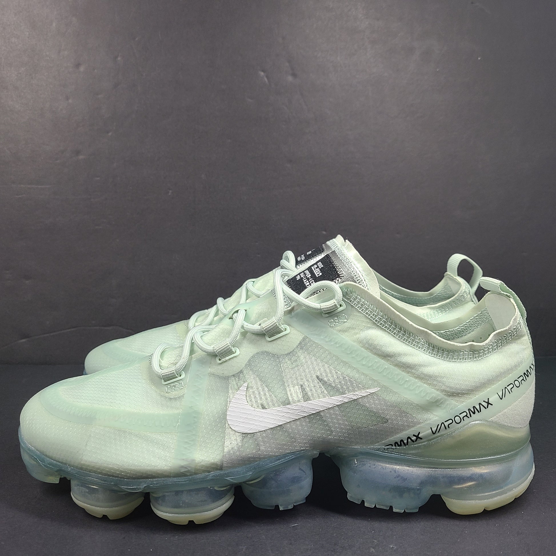 Nike Air VaporMax 2019 in mint green, US 9.5, model AR6631-005 for men.