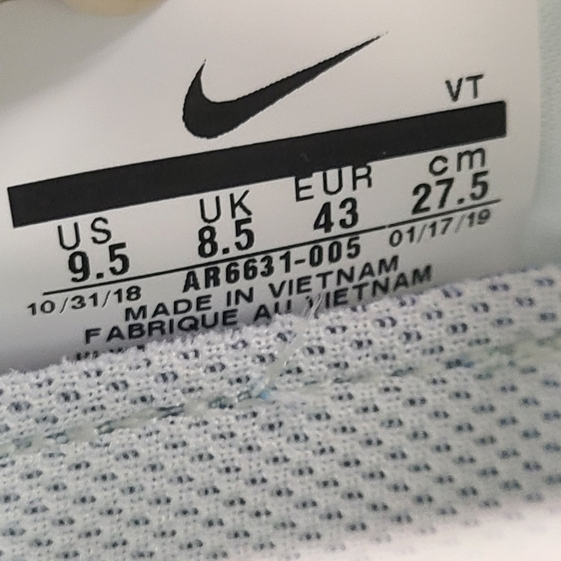 Nike Air VaporMax 2019 in mint green, US 9.5, model AR6631-005 for men.