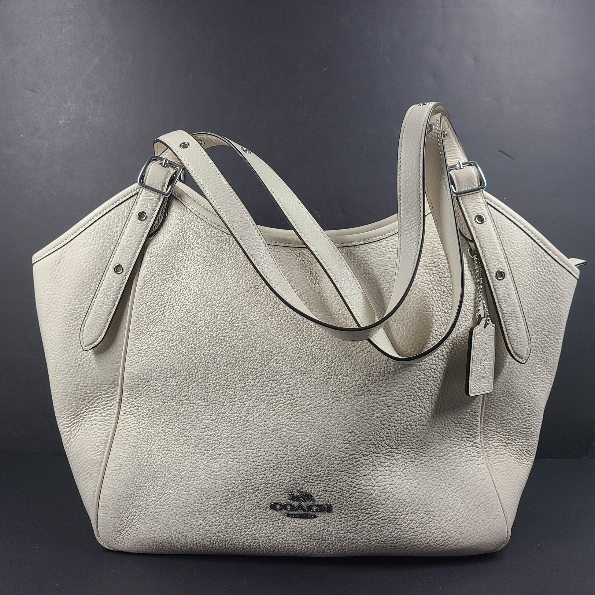 Coach Meadow pebble leather tote in Chalk, model CM074, designed for everyday carry.