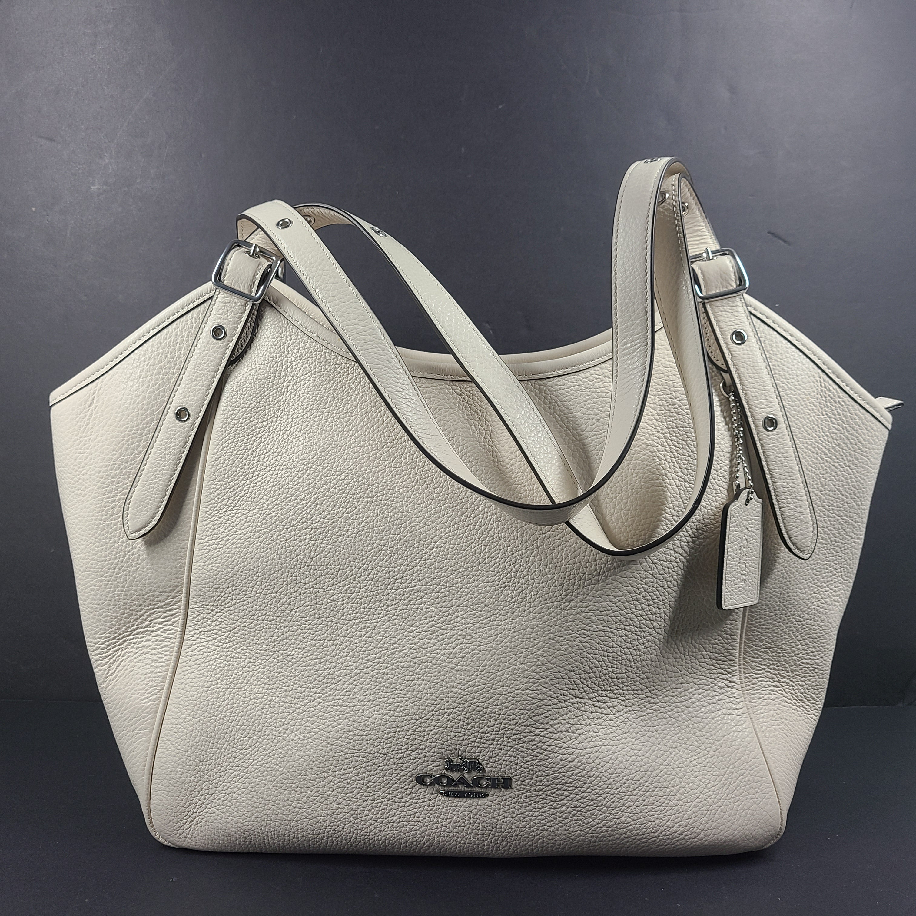 Coach Meadow pebble leather tote in Chalk, model CM074, designed for everyday carry.