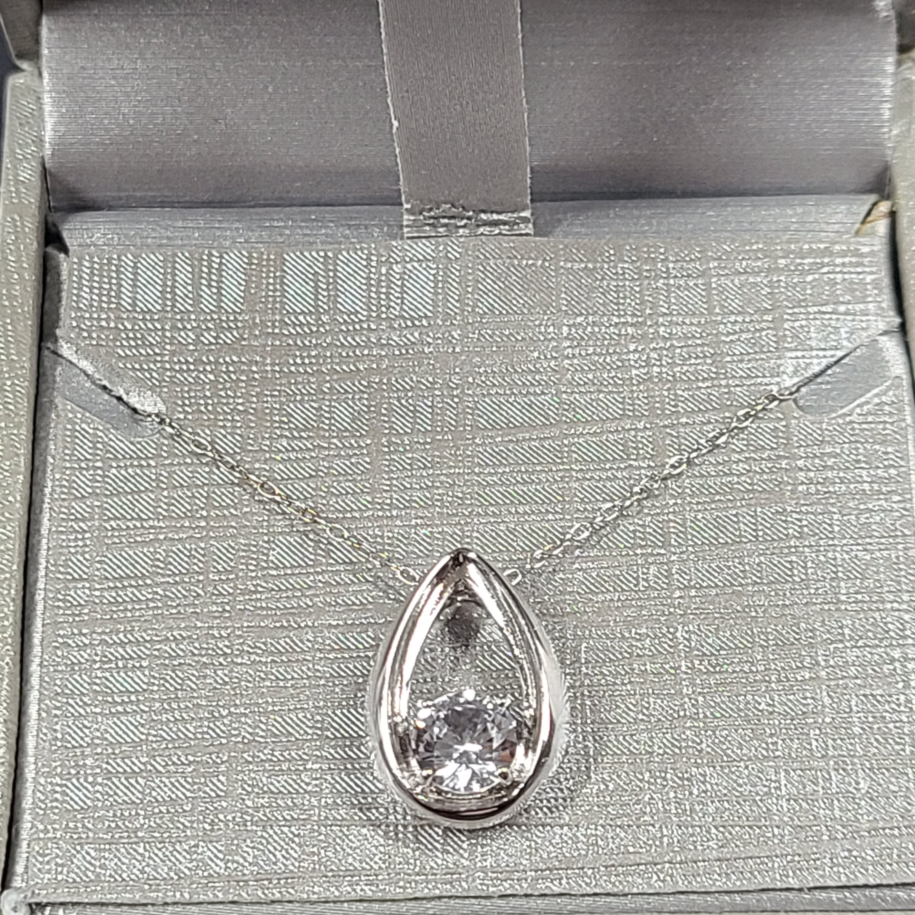 925 sterling silver teardrop pendant necklace with Italian-marked chain.