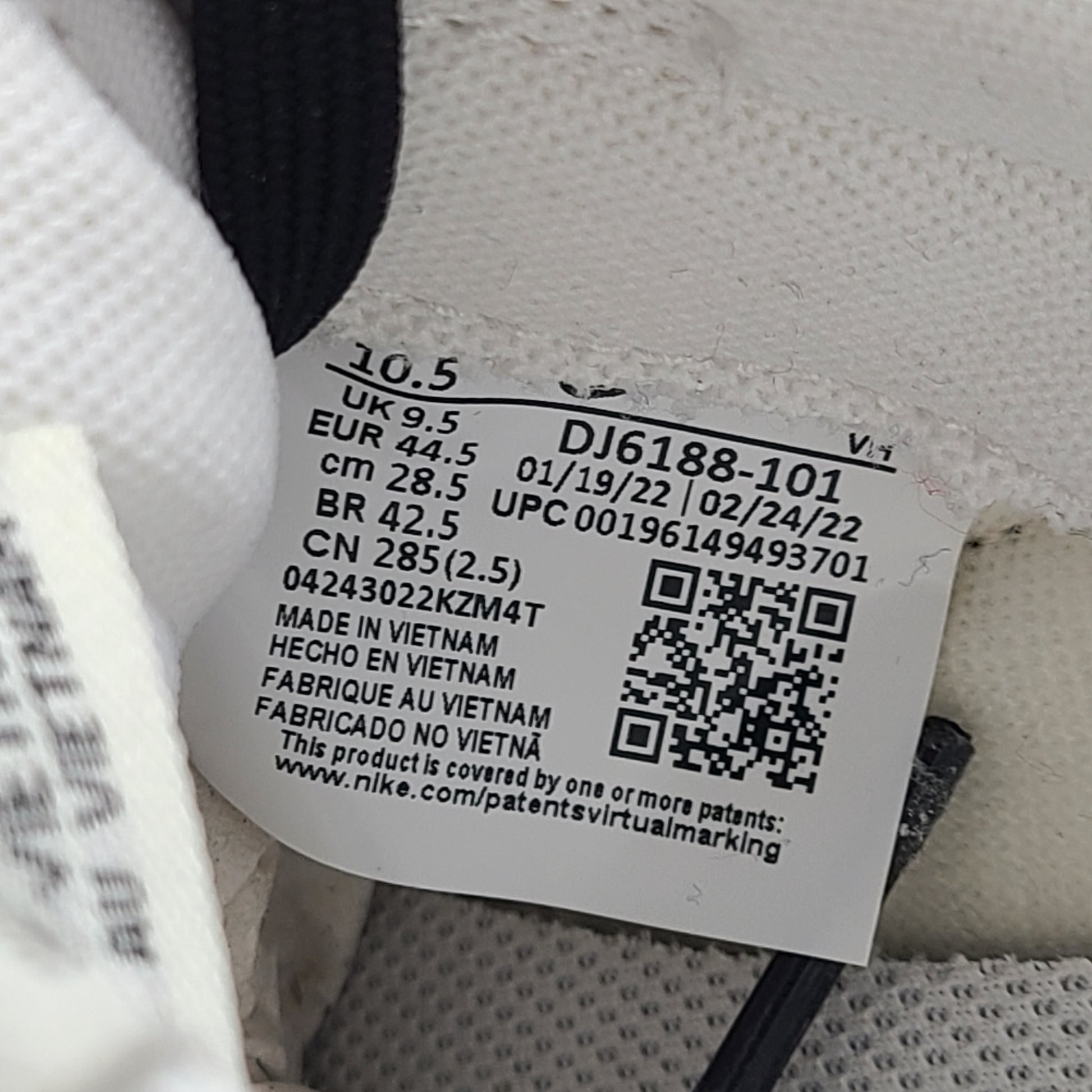 Nike Dunk Low Reverse Panda white/black, US 10.5, model DJ6188-101, made in Vietnam.