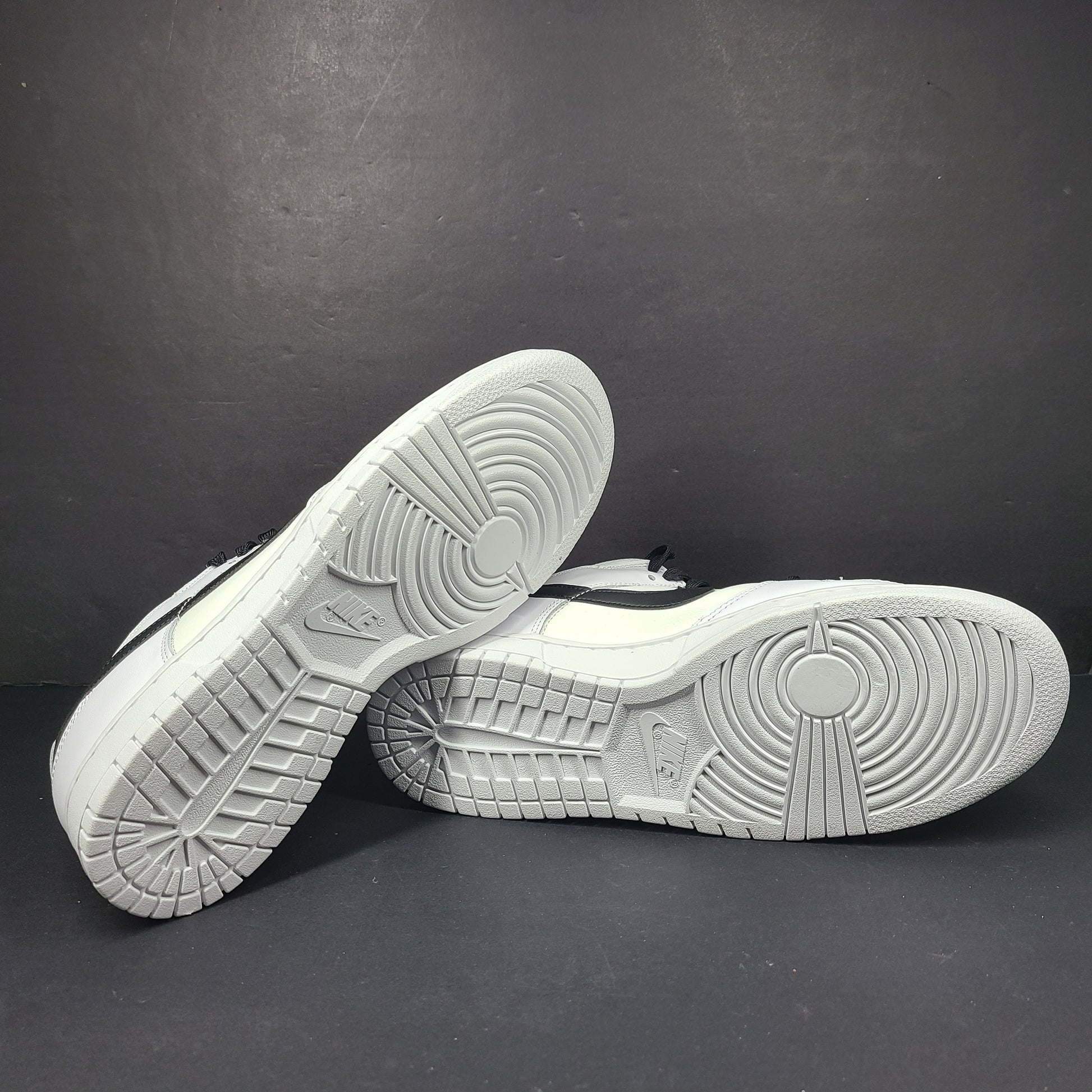 Nike Dunk Low Reverse Panda white/black, US 10.5, model DJ6188-101, made in Vietnam.