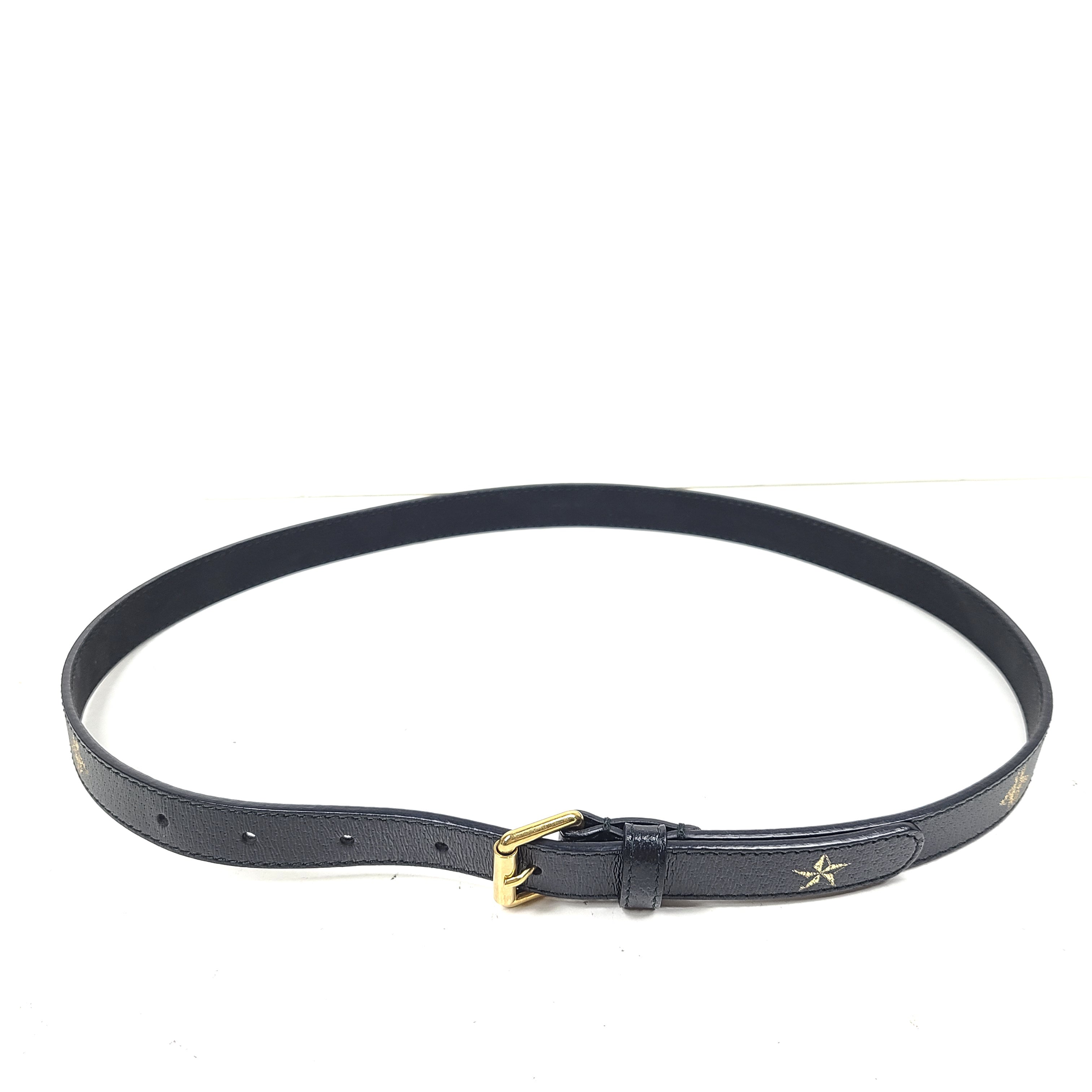 Gucci black leather belt with bee and star motifs and markings 75-30 and 430199, model 576178 DJ2TT.