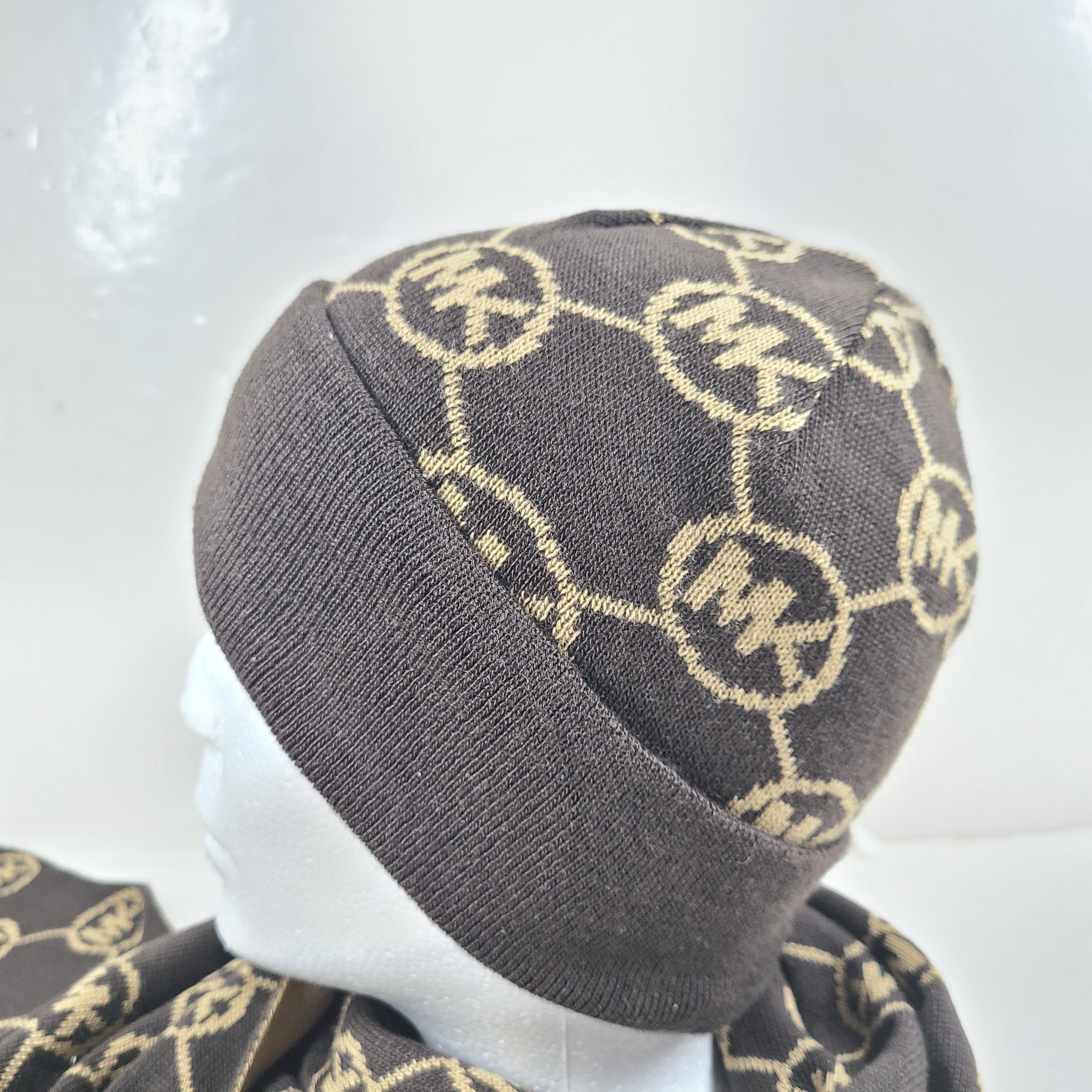 Brown and beige Michael Kors beanie with matching scarf in soft 100% acrylic fabric.
