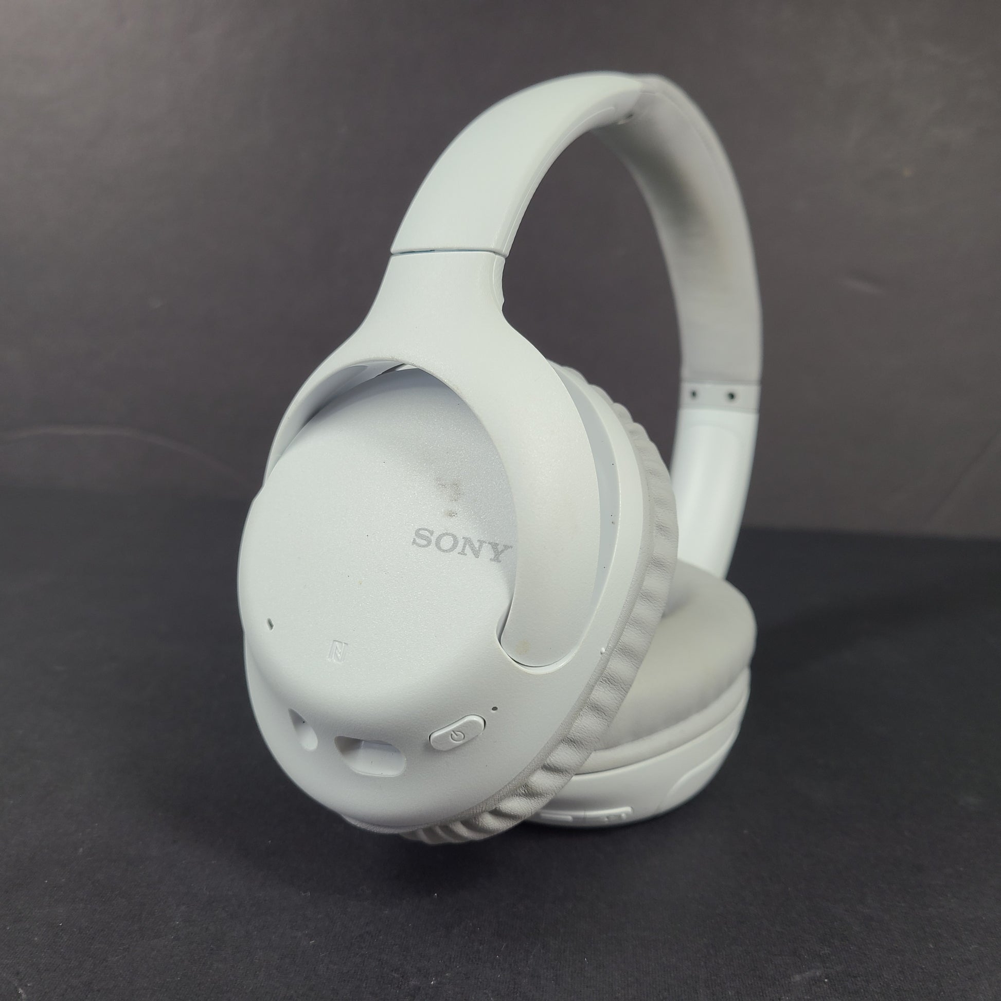 Sony WH-CH710N wireless over-ear headphones in gray with active noise cancellation and cushioned earcups.