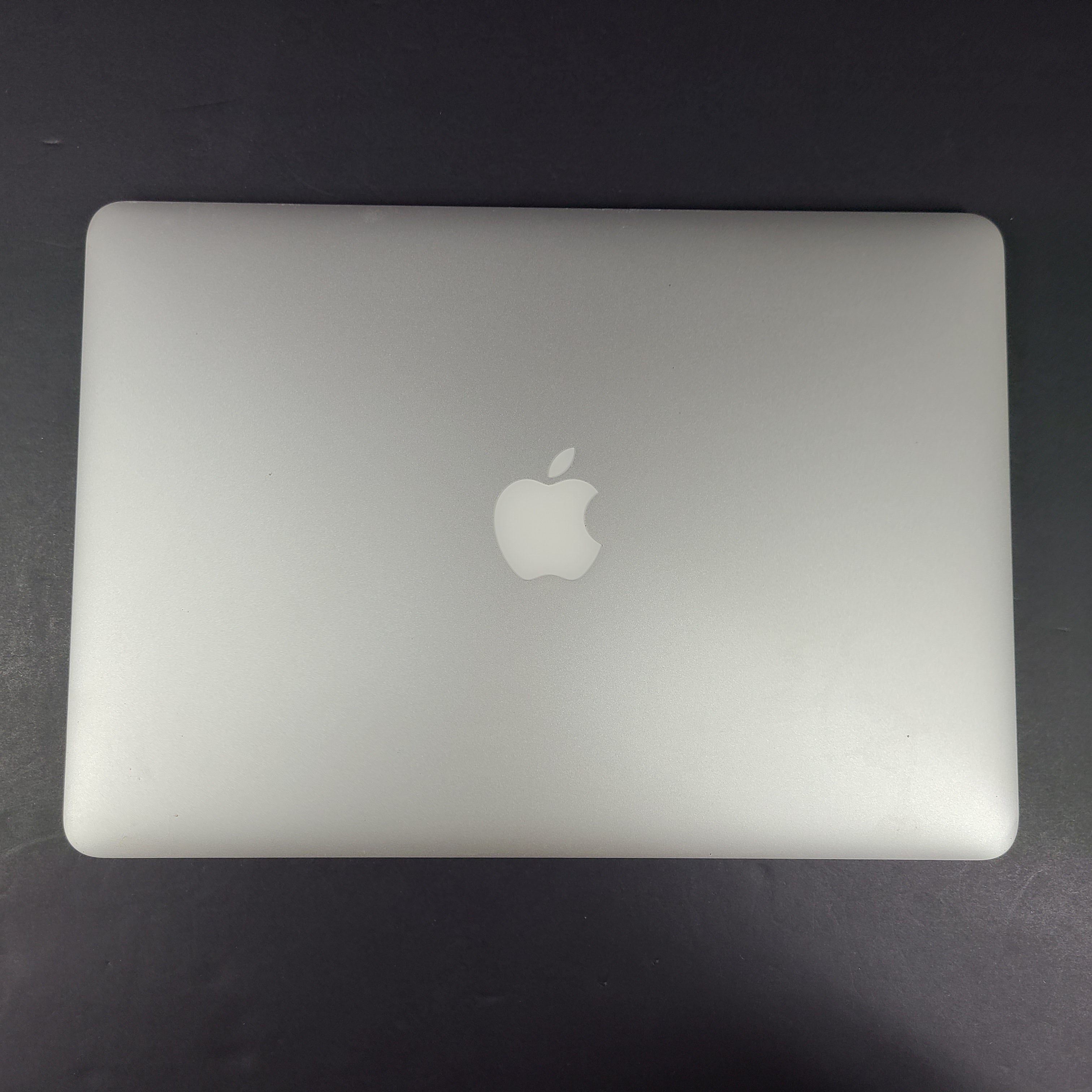 Sleek silver MacBook Air with 2.2GHz Intel Core i7 and 8GB RAM for on-the-go productivity.