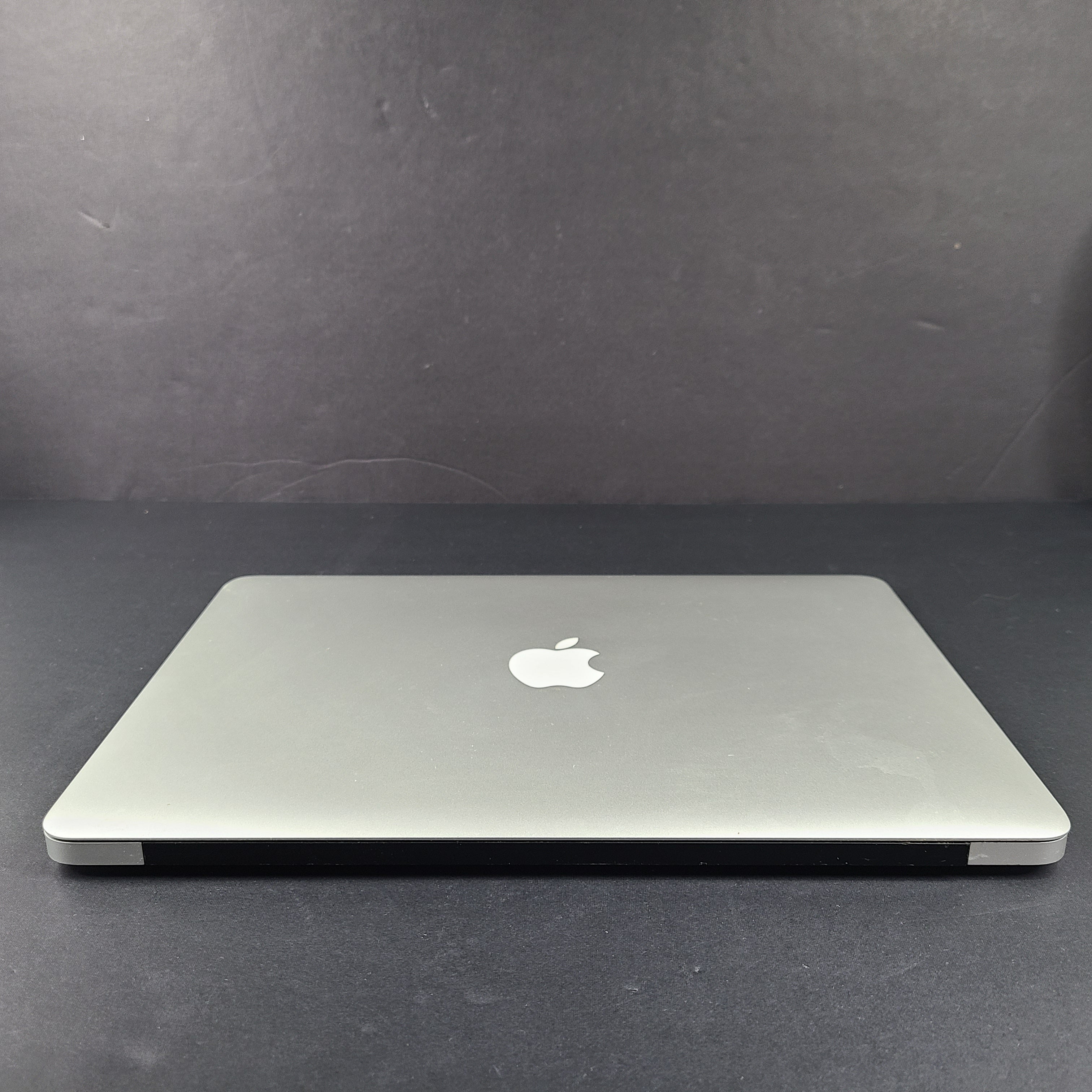 Sleek silver MacBook Air with 2.2GHz Intel Core i7 and 8GB RAM for on-the-go productivity.