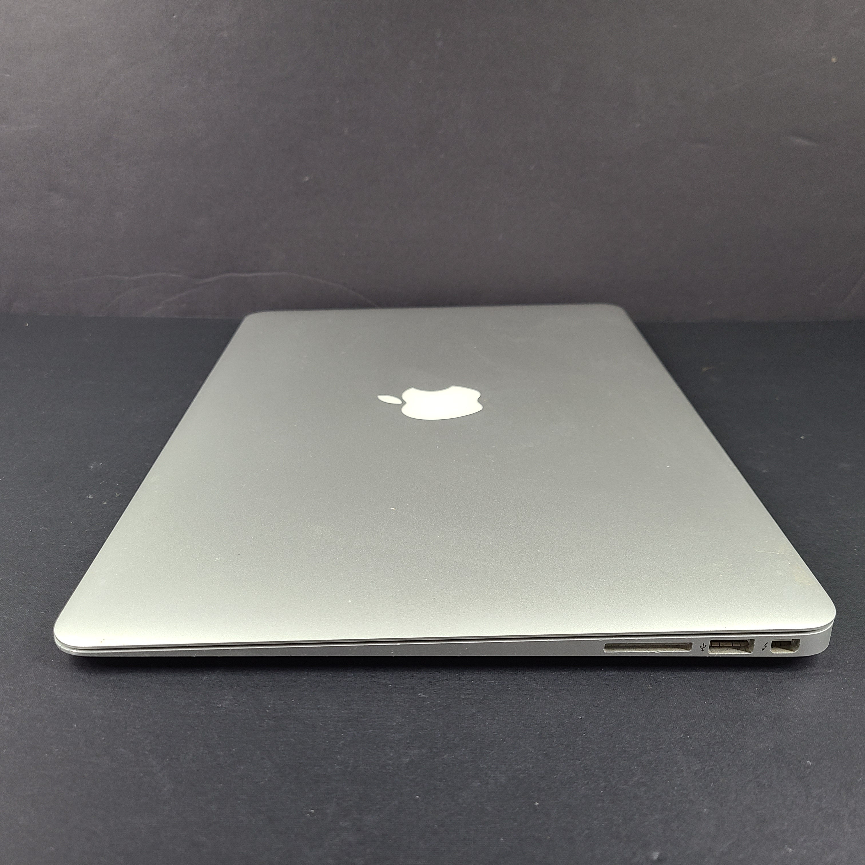 Sleek silver MacBook Air with 2.2GHz Intel Core i7 and 8GB RAM for on-the-go productivity.