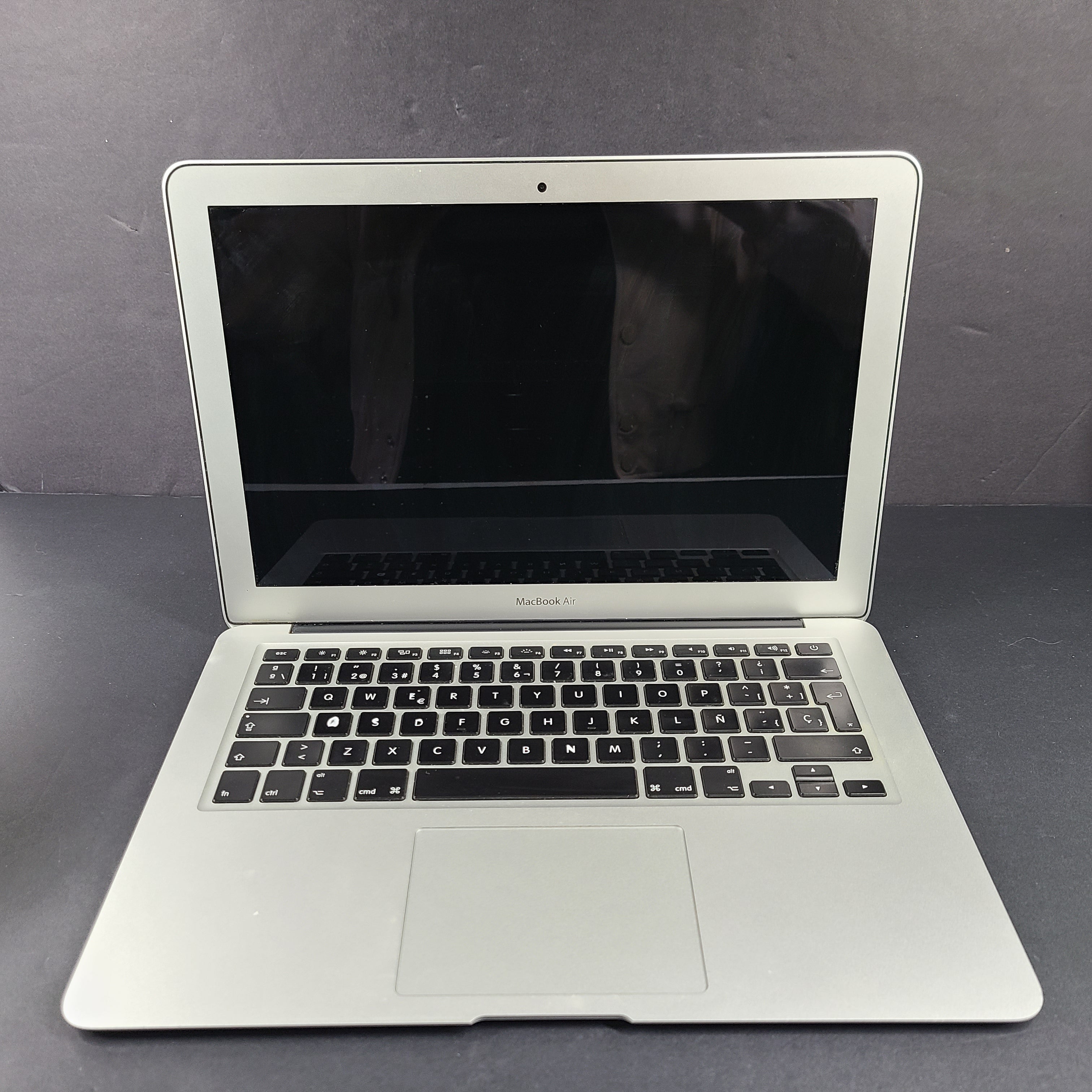 Sleek silver MacBook Air with 2.2GHz Intel Core i7 and 8GB RAM for on-the-go productivity.