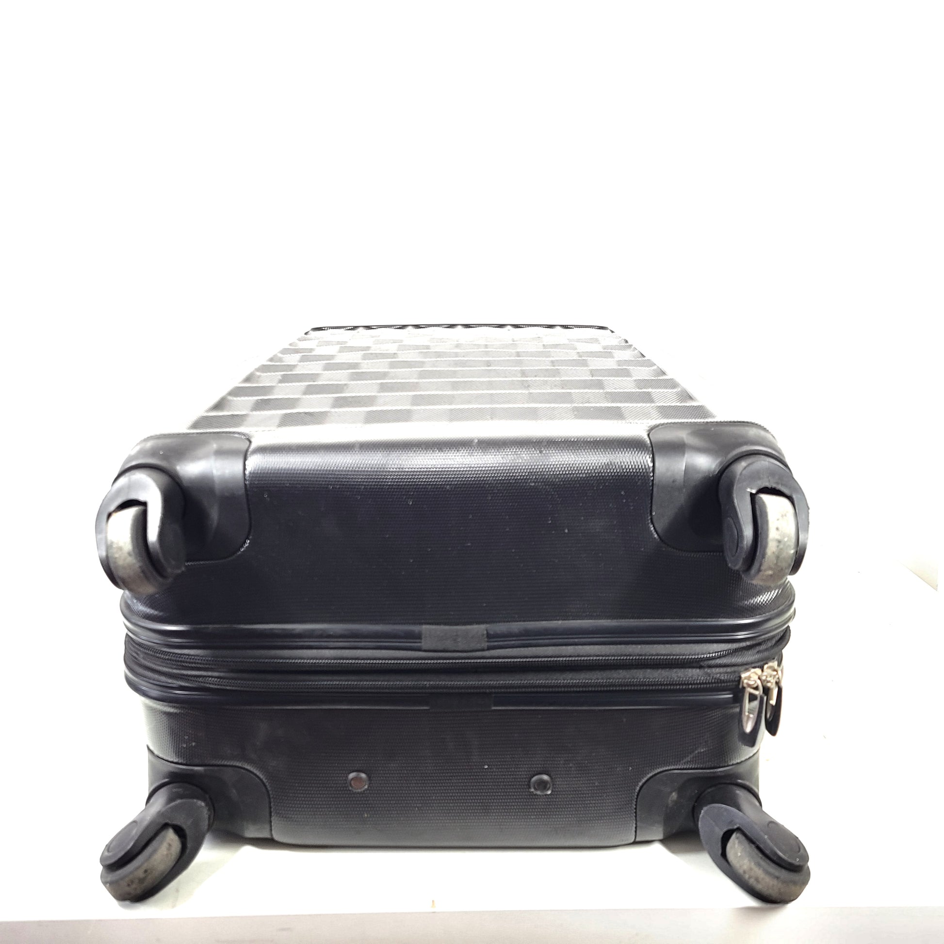 Black Samsonite suitcase model 5000230 with light scuff marks and a clean interior.