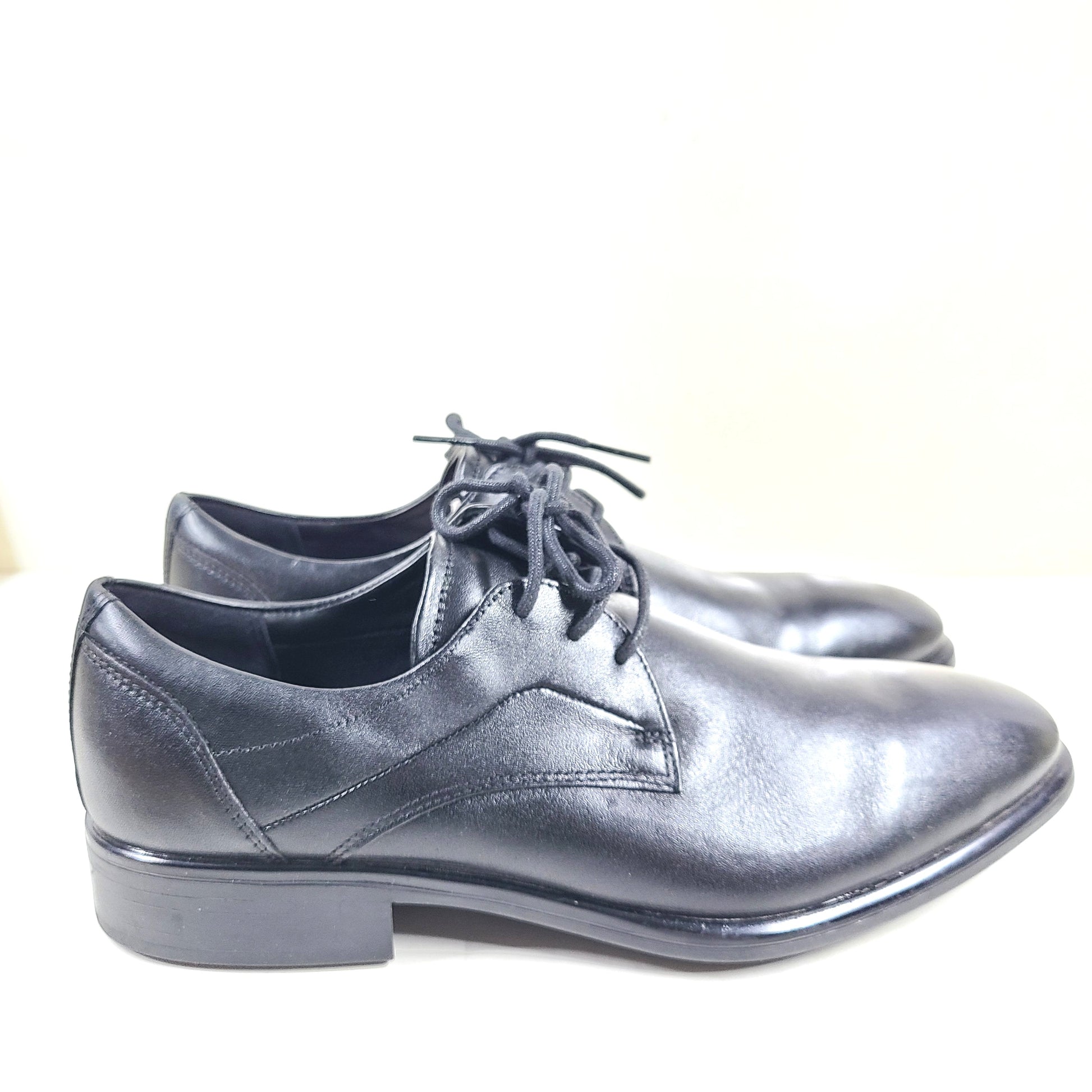 ECCO Citytray GTX black derby shoe built with Gore-Tex for water resistance and everyday comfort.