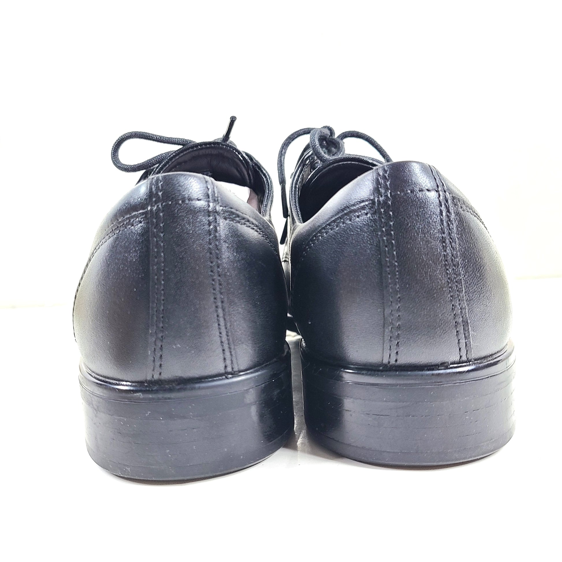 ECCO Citytray GTX black derby shoe built with Gore-Tex for water resistance and everyday comfort.
