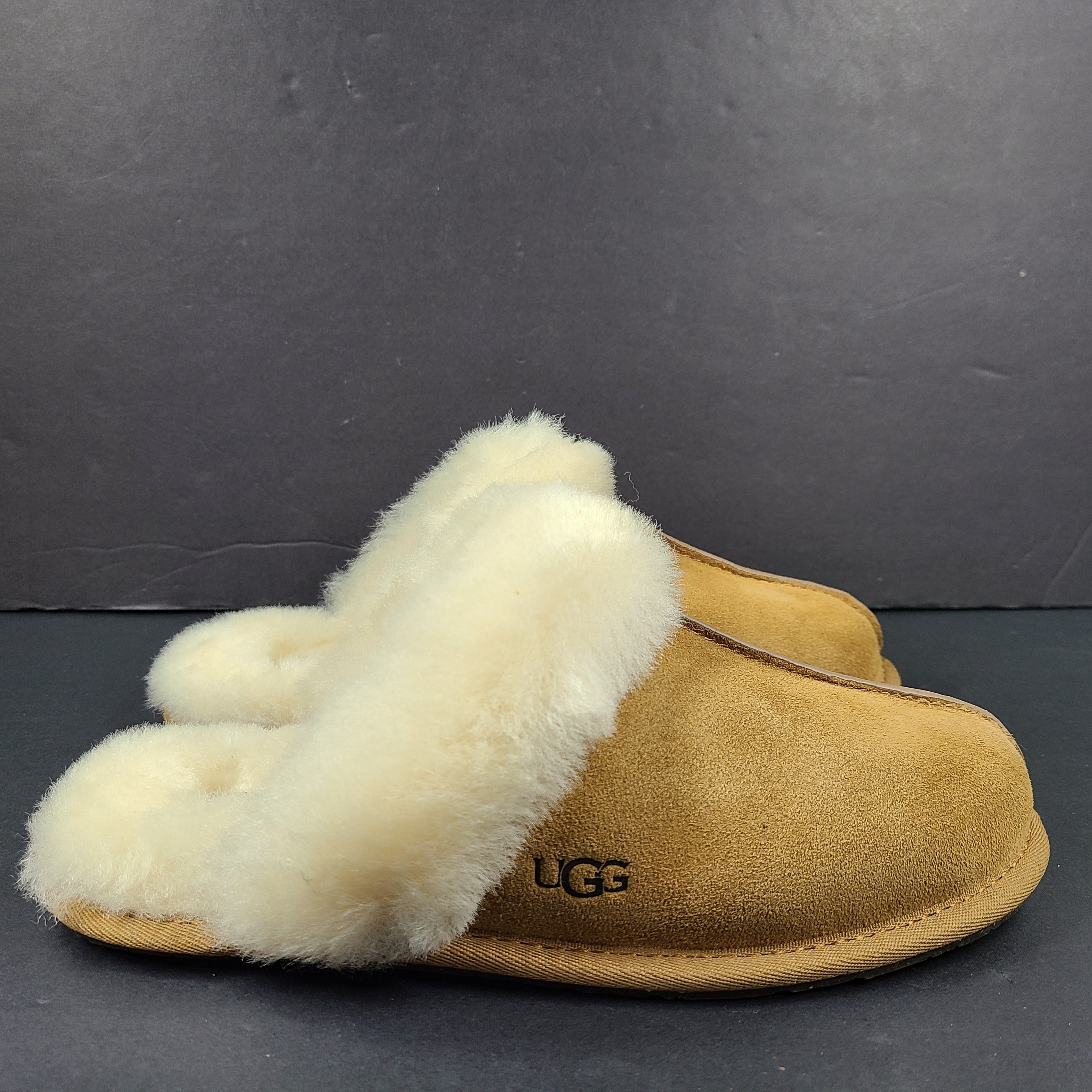 UGG Scuffette II chestnut suede slipper with cream shearling lining in women's US size 8.