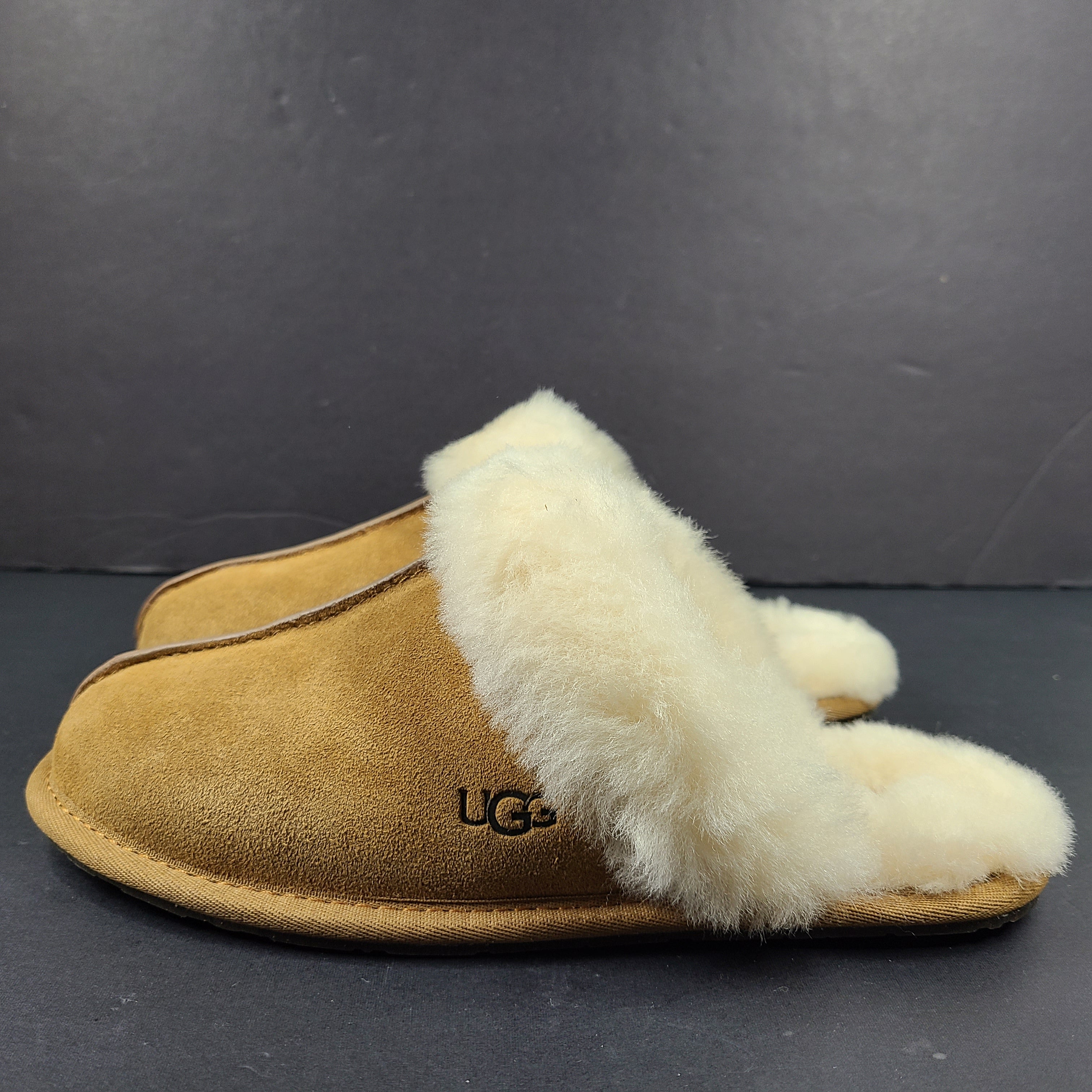 UGG Scuffette II chestnut suede slipper with cream shearling lining in women's US size 8.