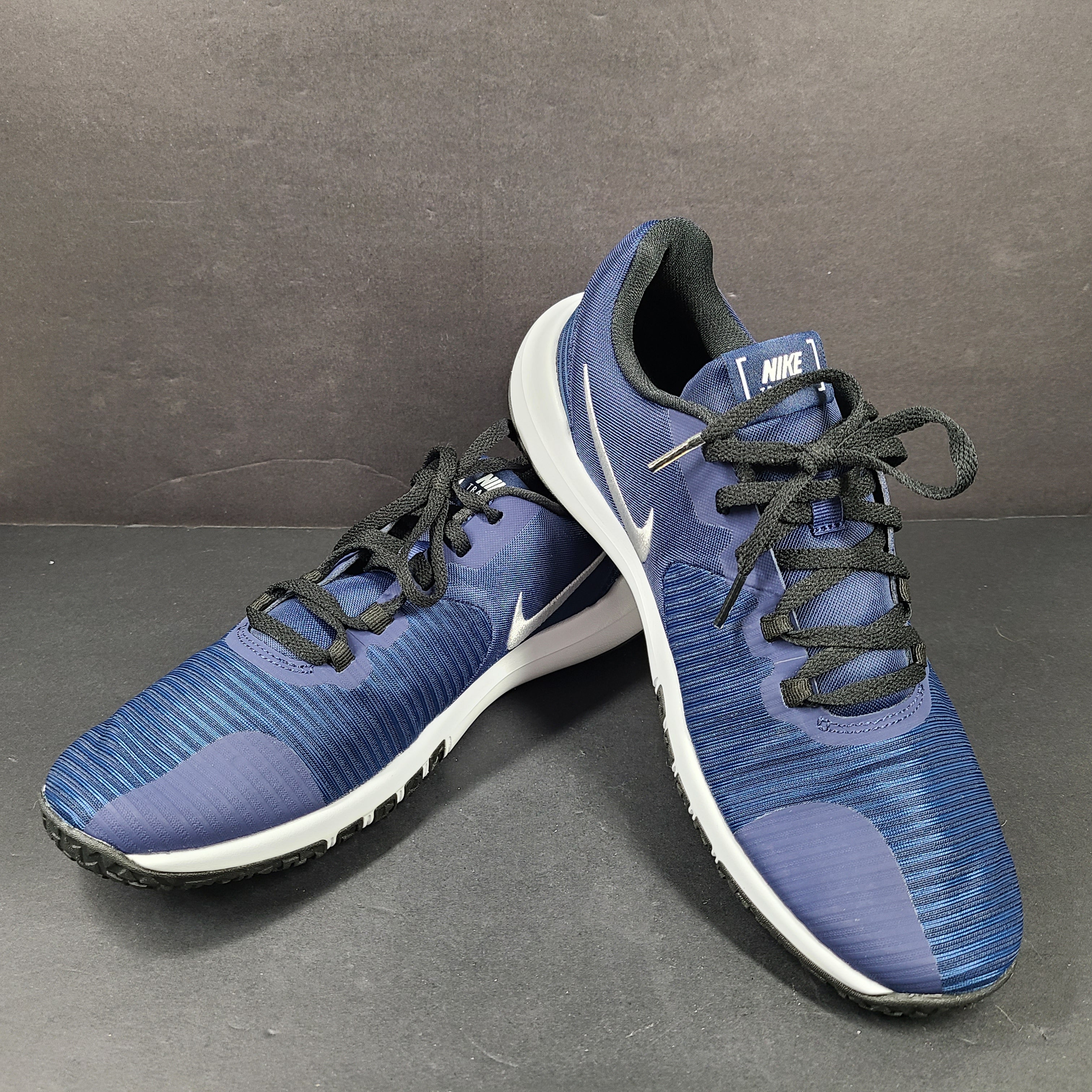 Men's Nike Flex Control 4 training shoe in blue, black, and white, US size 9, designed for stable, lightweight workouts.