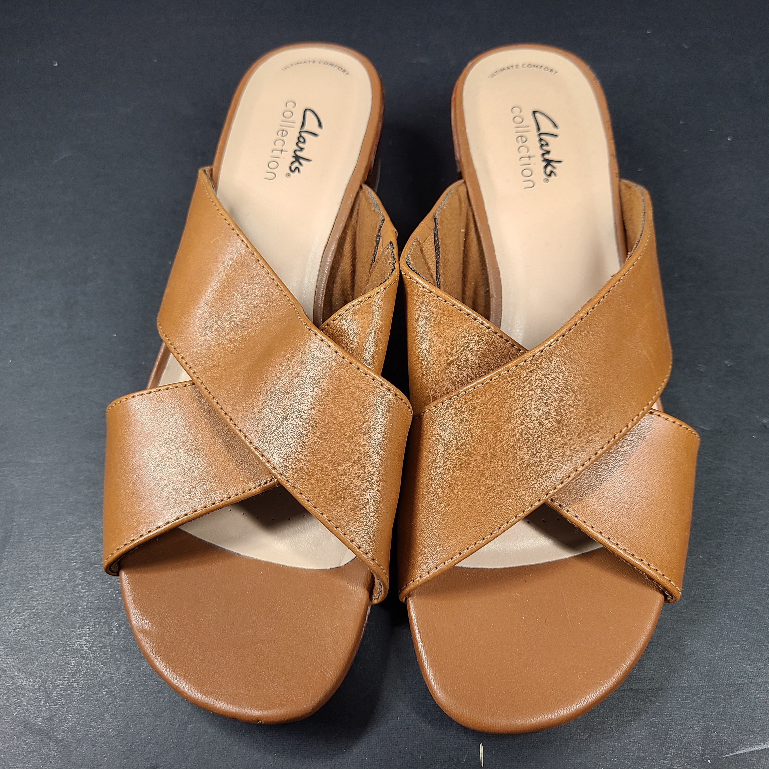 Clarks Collection women's tan sandals in US size 10 with medium width for everyday comfort and style.