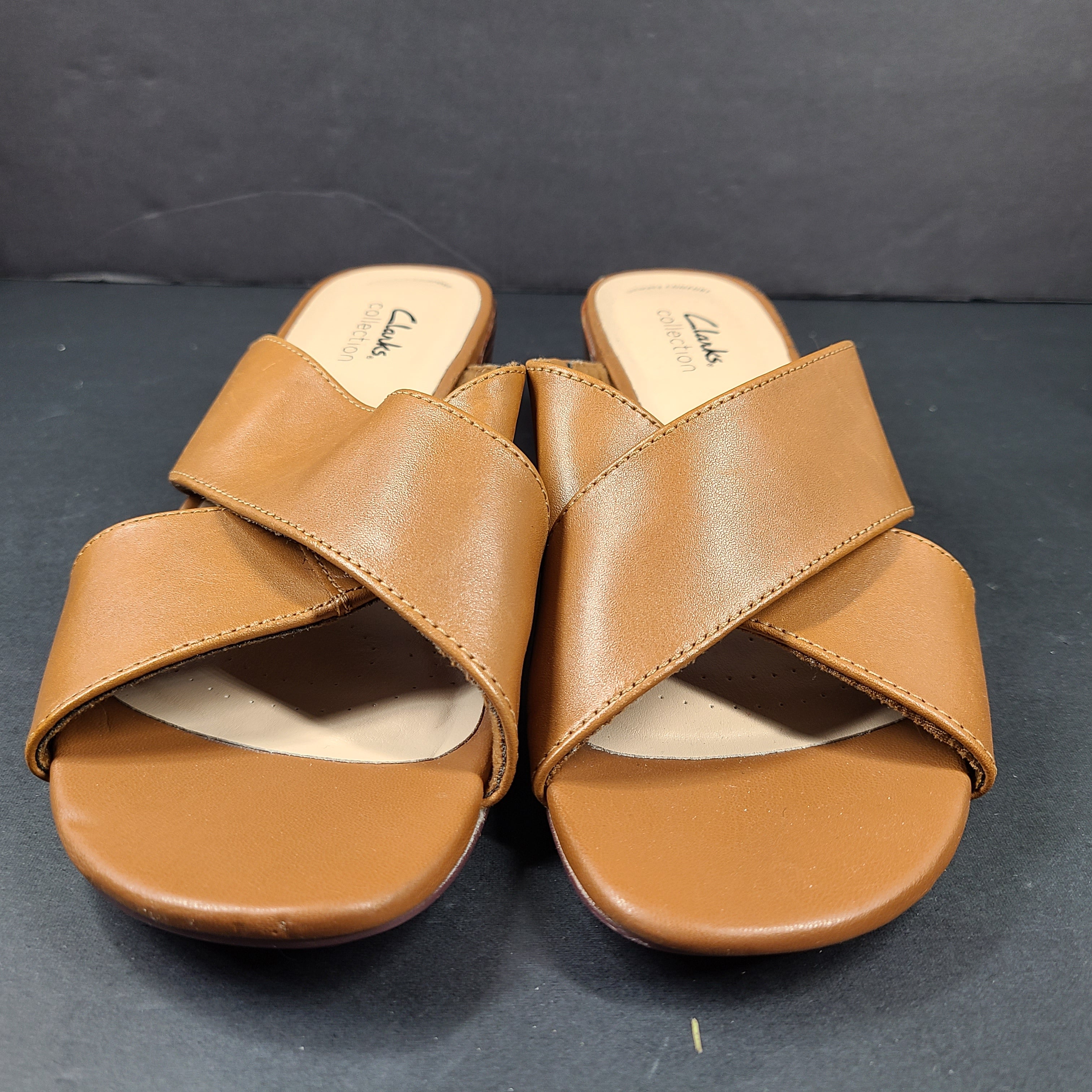 Clarks Collection women's tan sandals in US size 10 with medium width for everyday comfort and style.