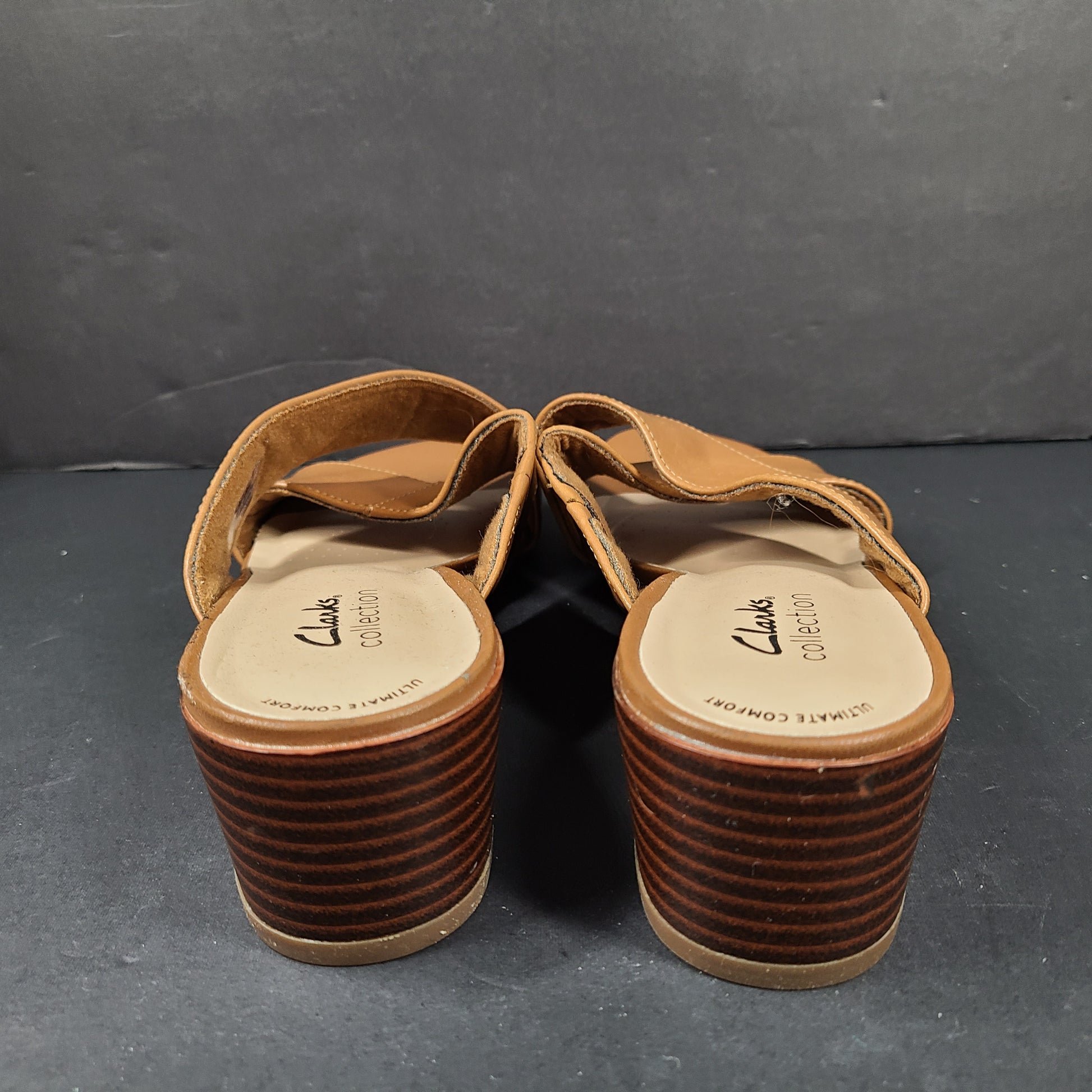 Clarks Collection women's tan sandals in US size 10 with medium width for everyday comfort and style.