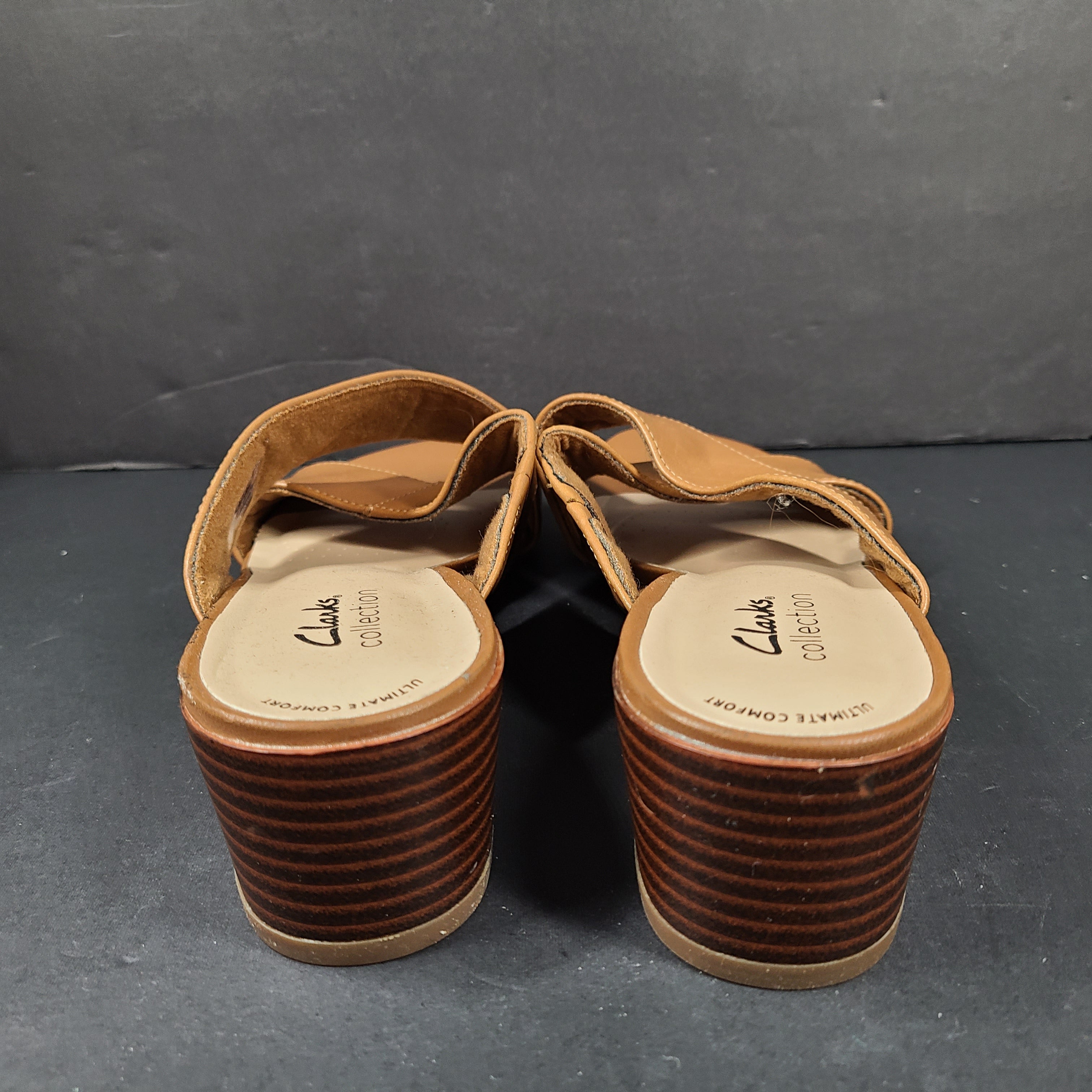 Clarks Collection women's tan sandals in US size 10 with medium width for everyday comfort and style.