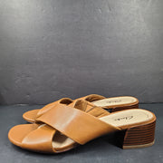 Clarks Collection women's tan sandals in US size 10 with medium width for everyday comfort and style.