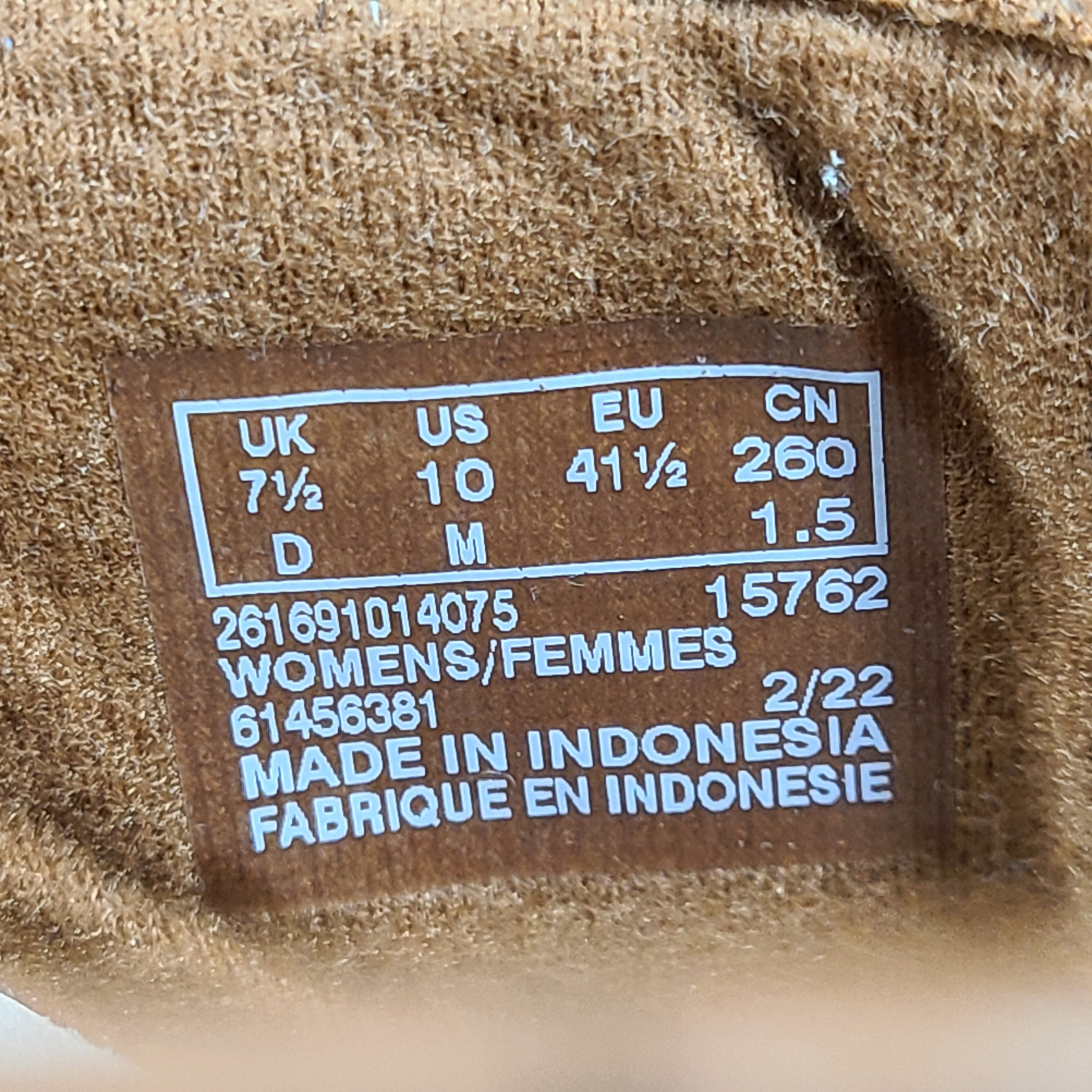 Clarks Collection women's tan sandals in US size 10 with medium width for everyday comfort and style.