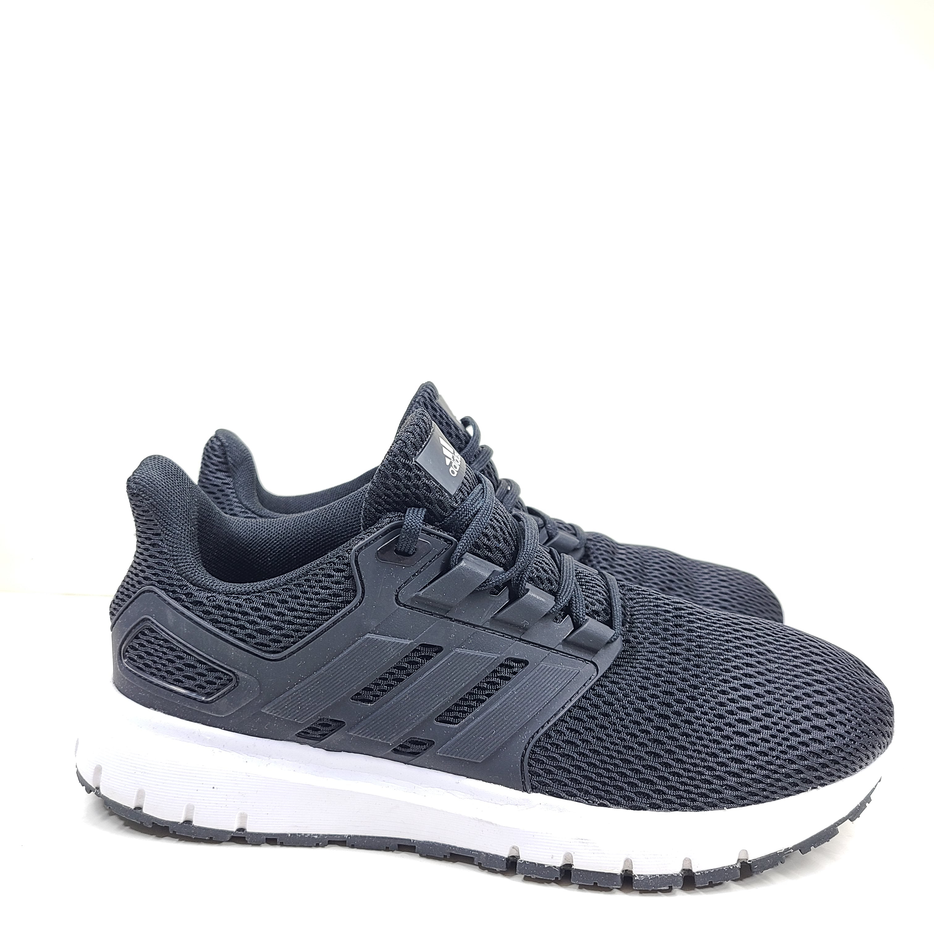 Black Adidas Ultimashow running shoes in US 8.5 with a supportive, low-profile design and durable outsole.