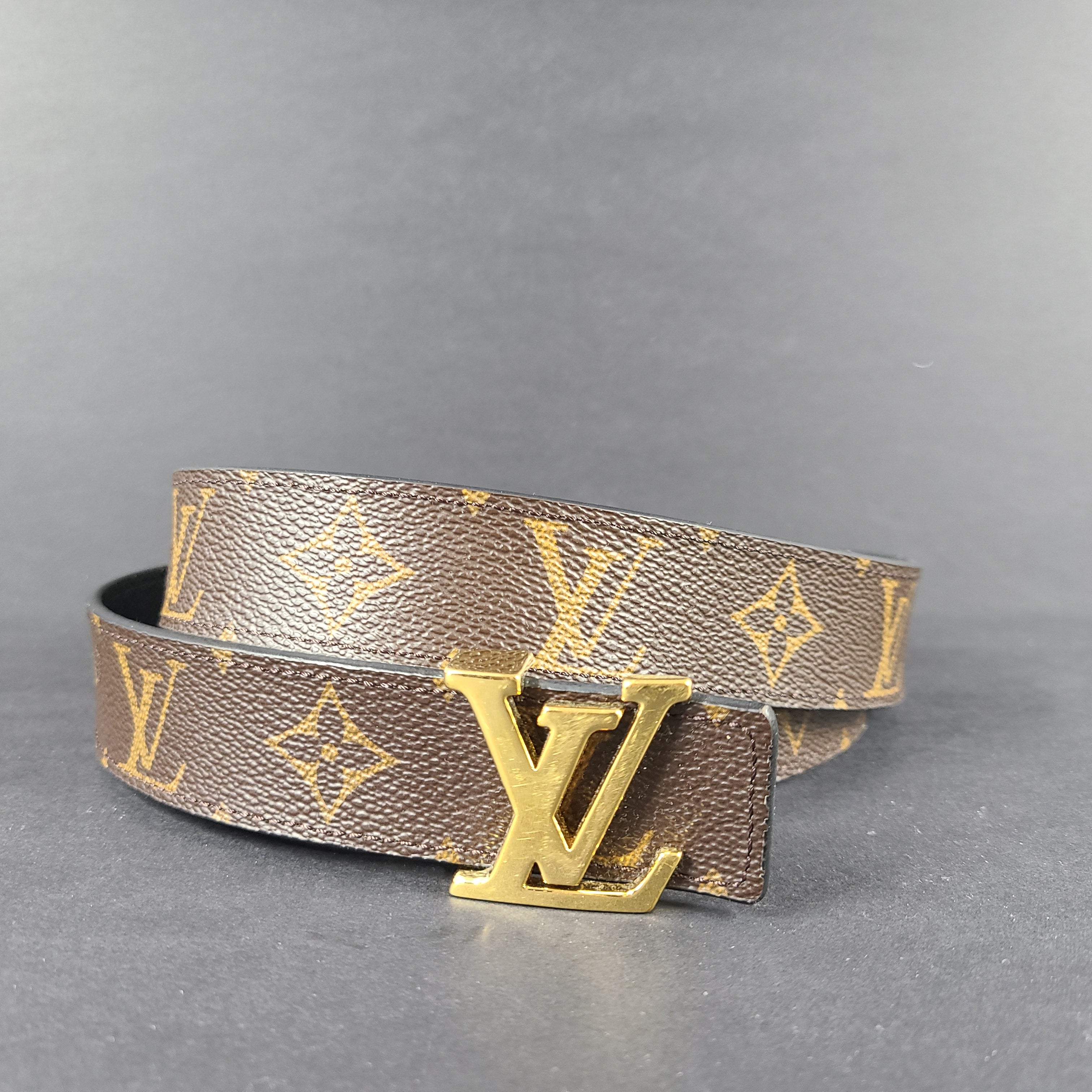 Brown Louis Vuitton monogram canvas belt with gold-tone buckle and black accents, size 34/85.