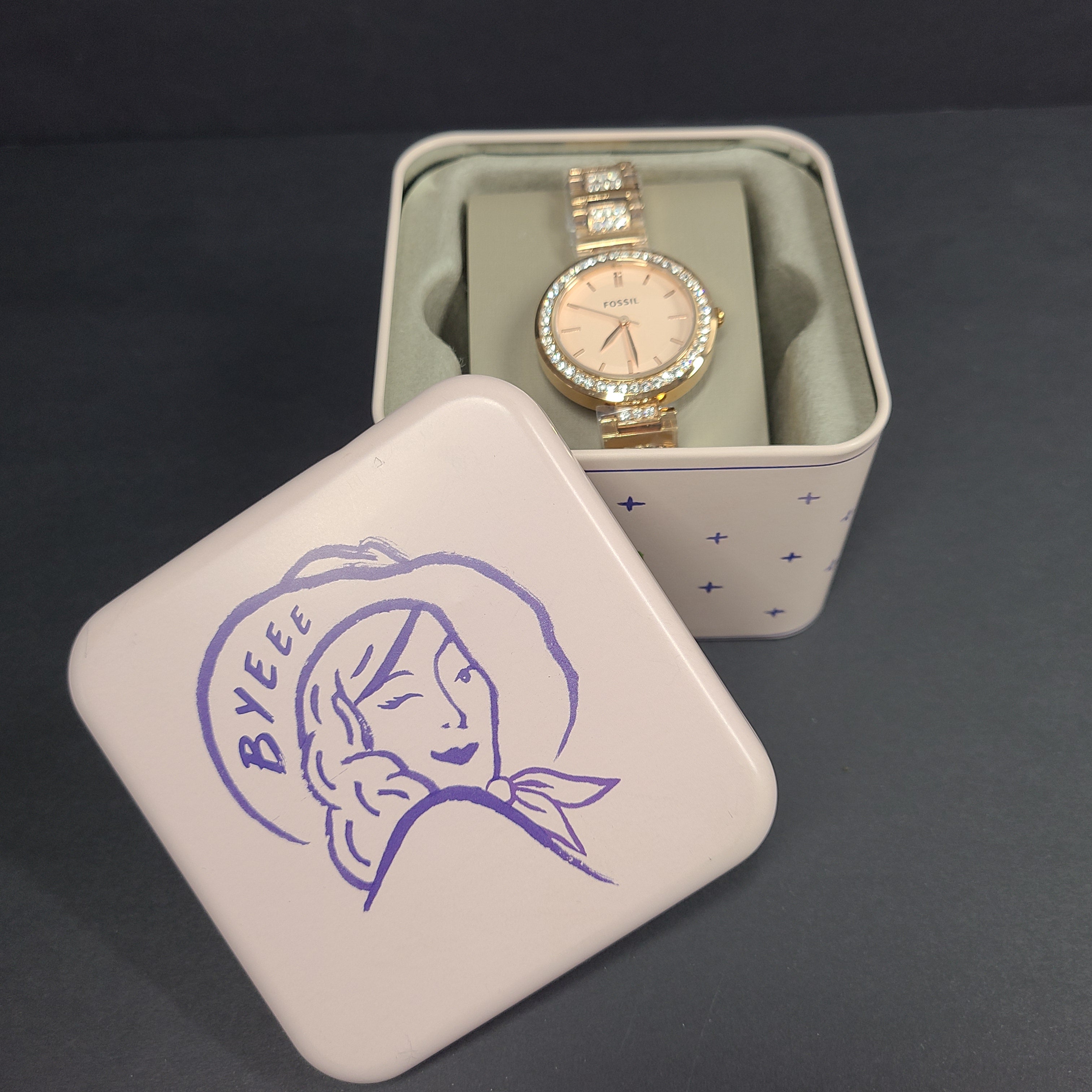 Rose gold Fossil Karli three-hand stainless steel watch with a minimalist round dial and bracelet band.