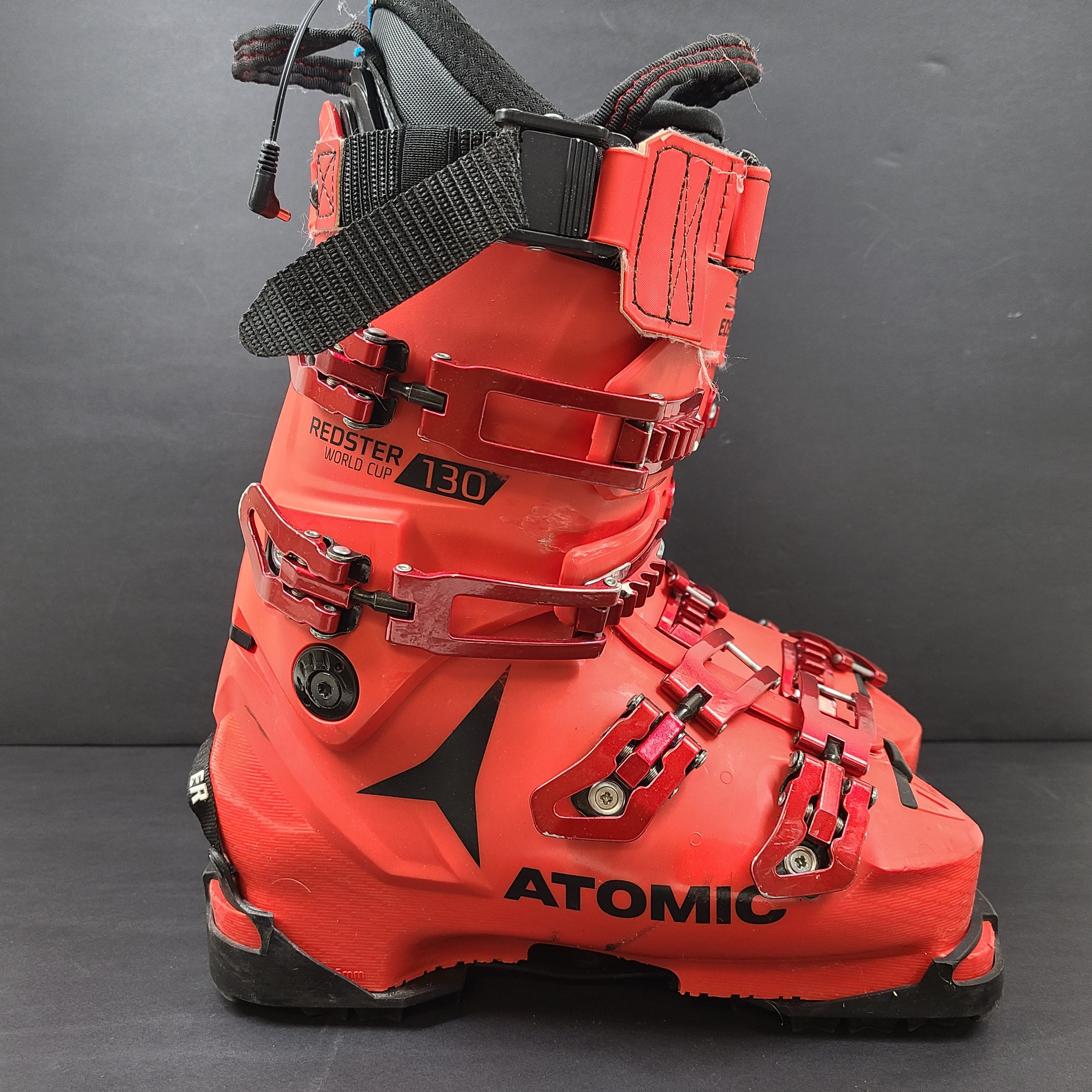 High-performance Atomic Redster World Cup 130 ski boots in red with race-oriented 130 flex and ISO 5355 compatibility.