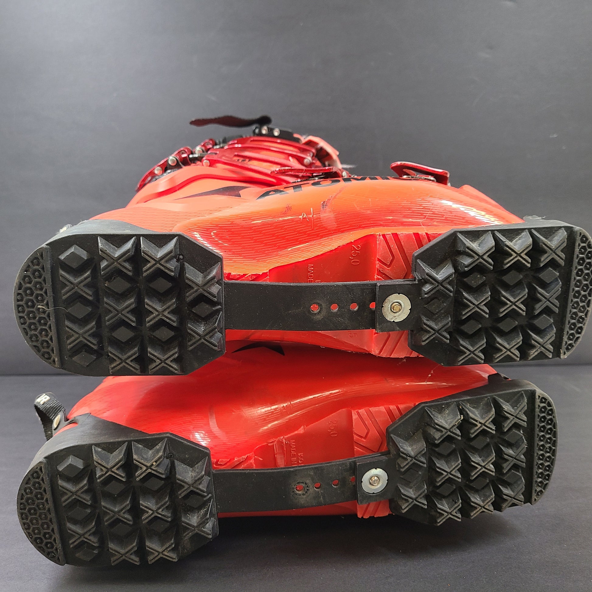 High-performance Atomic Redster World Cup 130 ski boots in red with race-oriented 130 flex and ISO 5355 compatibility.