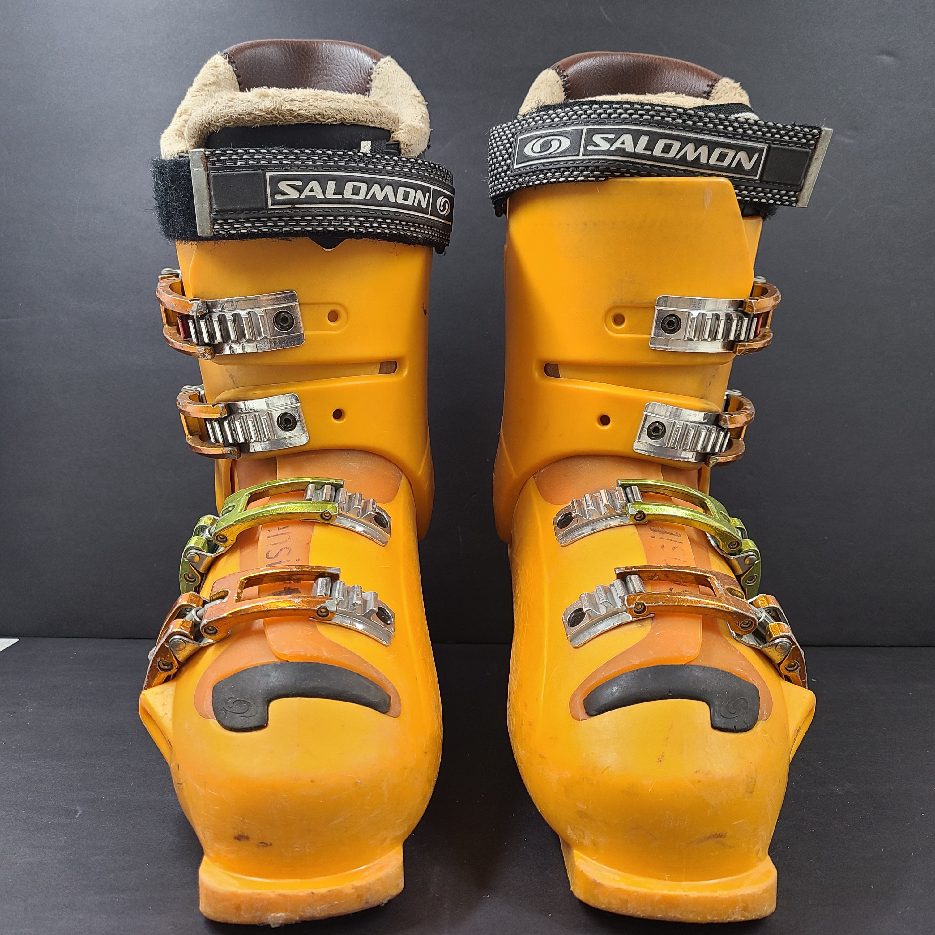 Durable Salomon X-MAX ski boot in orange, black, and brown with a 325mm sole length.