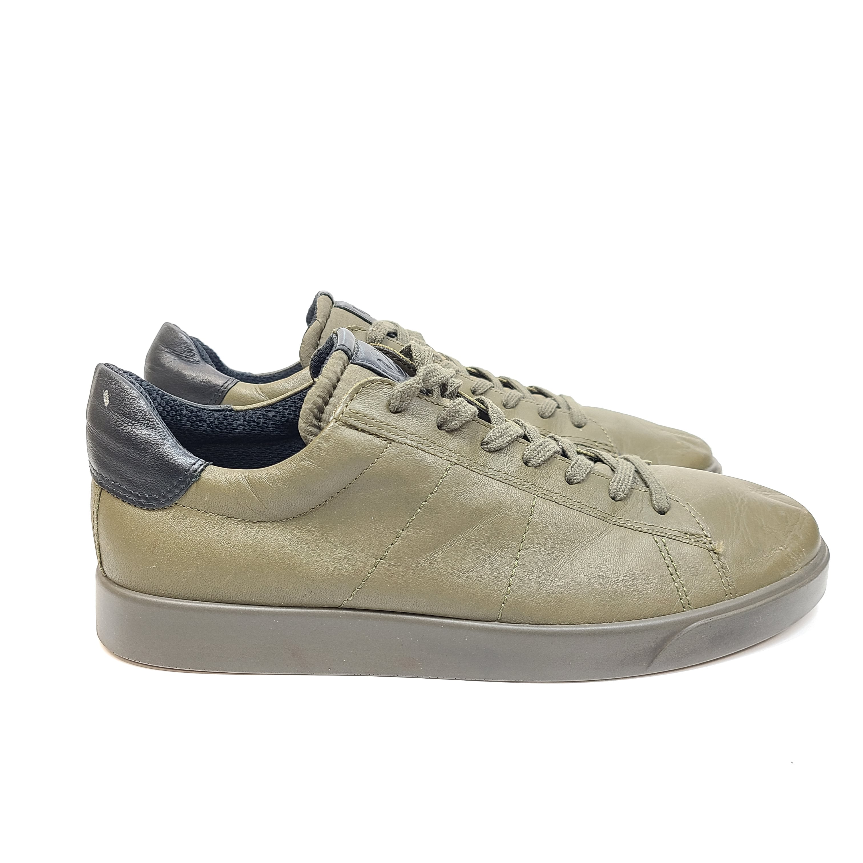 Khaki Ecco shoes in EU size 42, model 2230500314 N, pre-owned with creases and slight scuff marks.