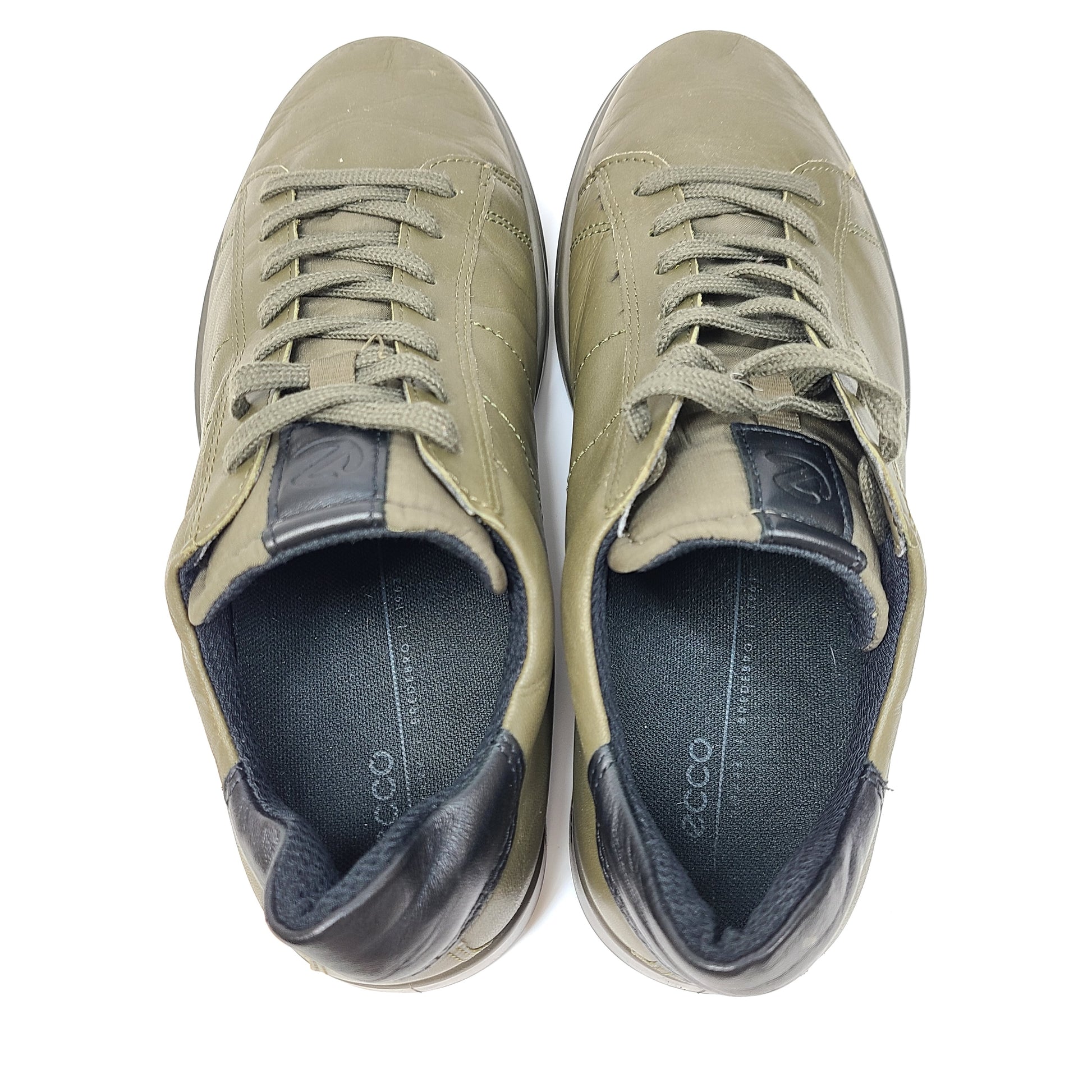 Khaki Ecco shoes in EU size 42, model 2230500314 N, pre-owned with creases and slight scuff marks.